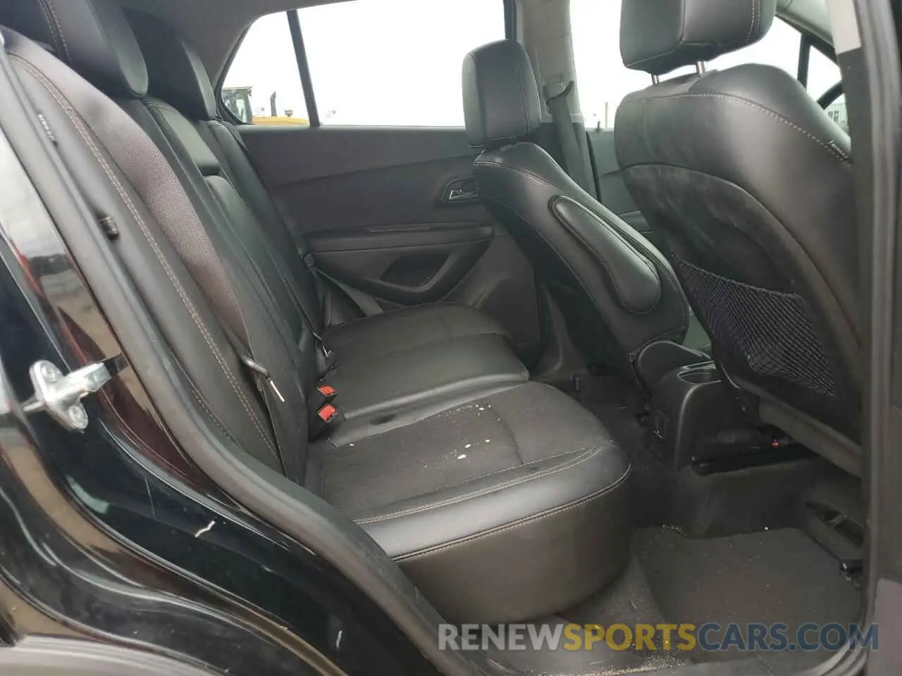 10 Photograph of a damaged car 3GNCJLSB6KL313481 CHEVROLET TRAX 2019