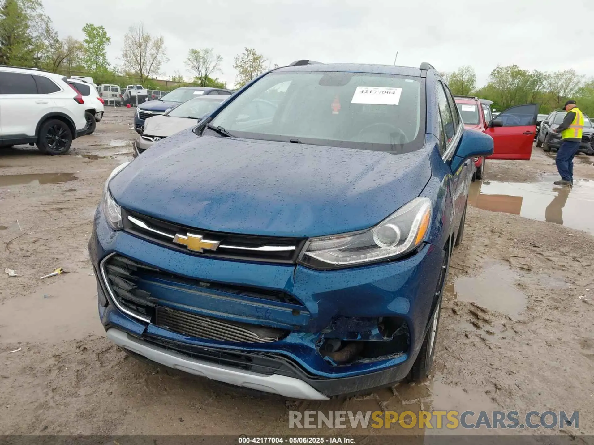 2 Photograph of a damaged car 3GNCJLSB6KL339806 CHEVROLET TRAX 2019