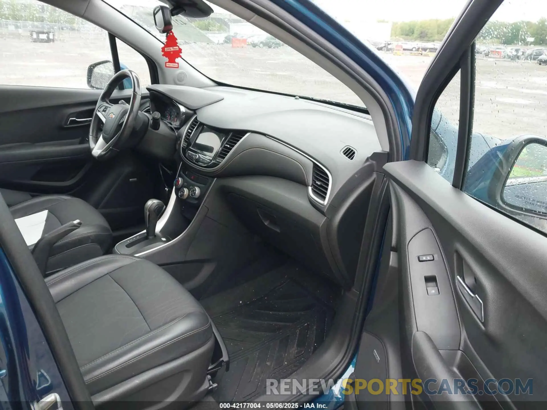 5 Photograph of a damaged car 3GNCJLSB6KL339806 CHEVROLET TRAX 2019