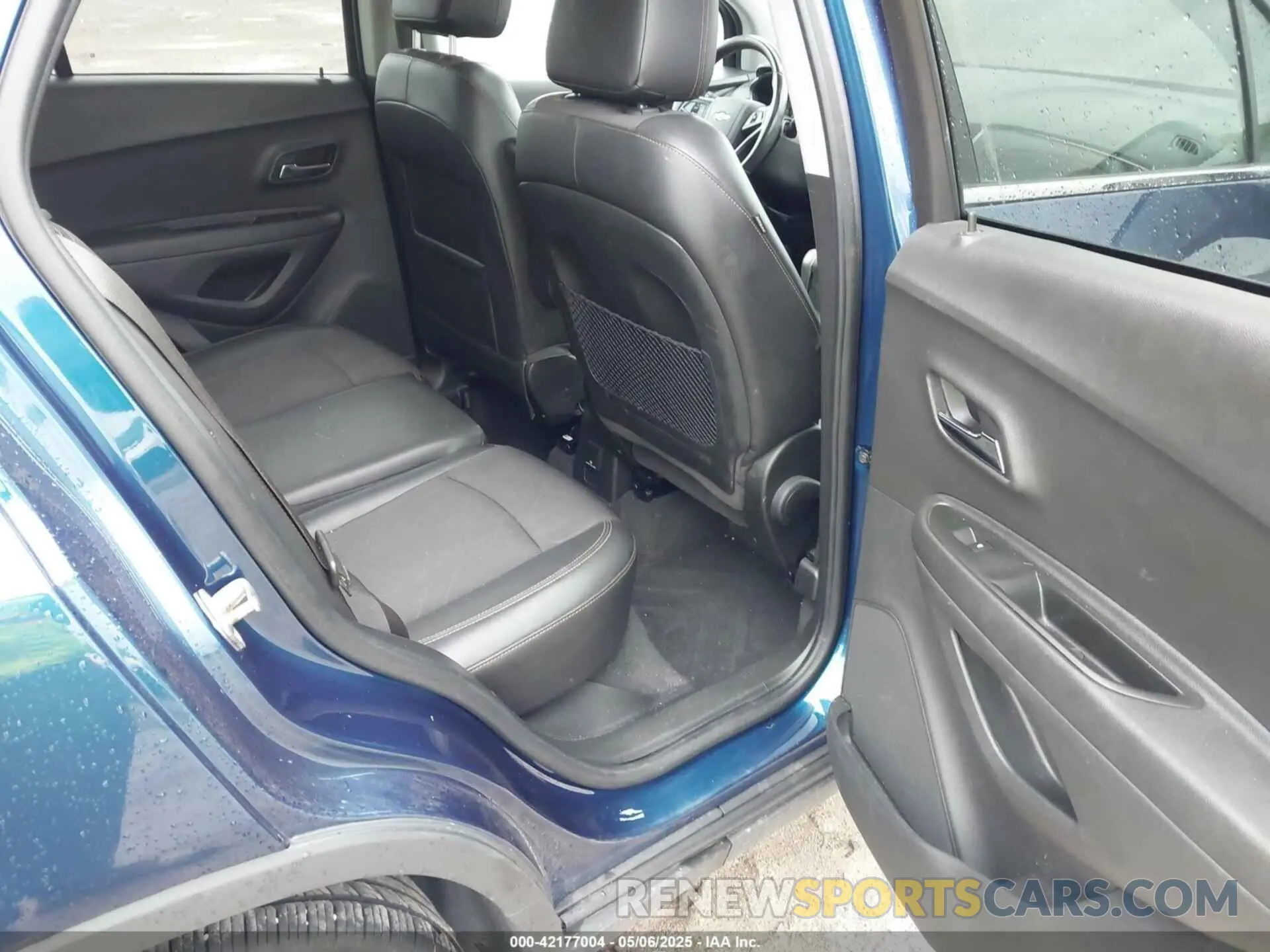 8 Photograph of a damaged car 3GNCJLSB6KL339806 CHEVROLET TRAX 2019