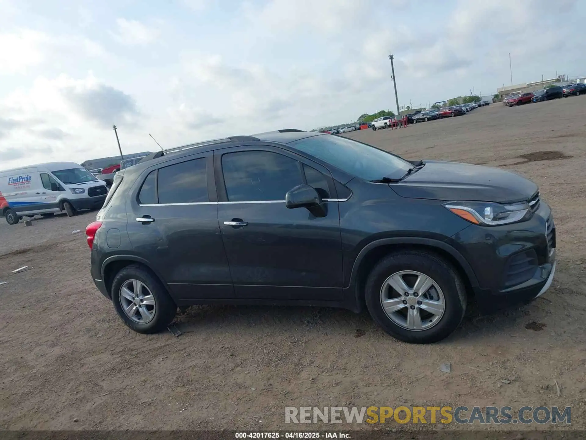 13 Photograph of a damaged car 3GNCJLSB6KL352619 CHEVROLET TRAX 2019
