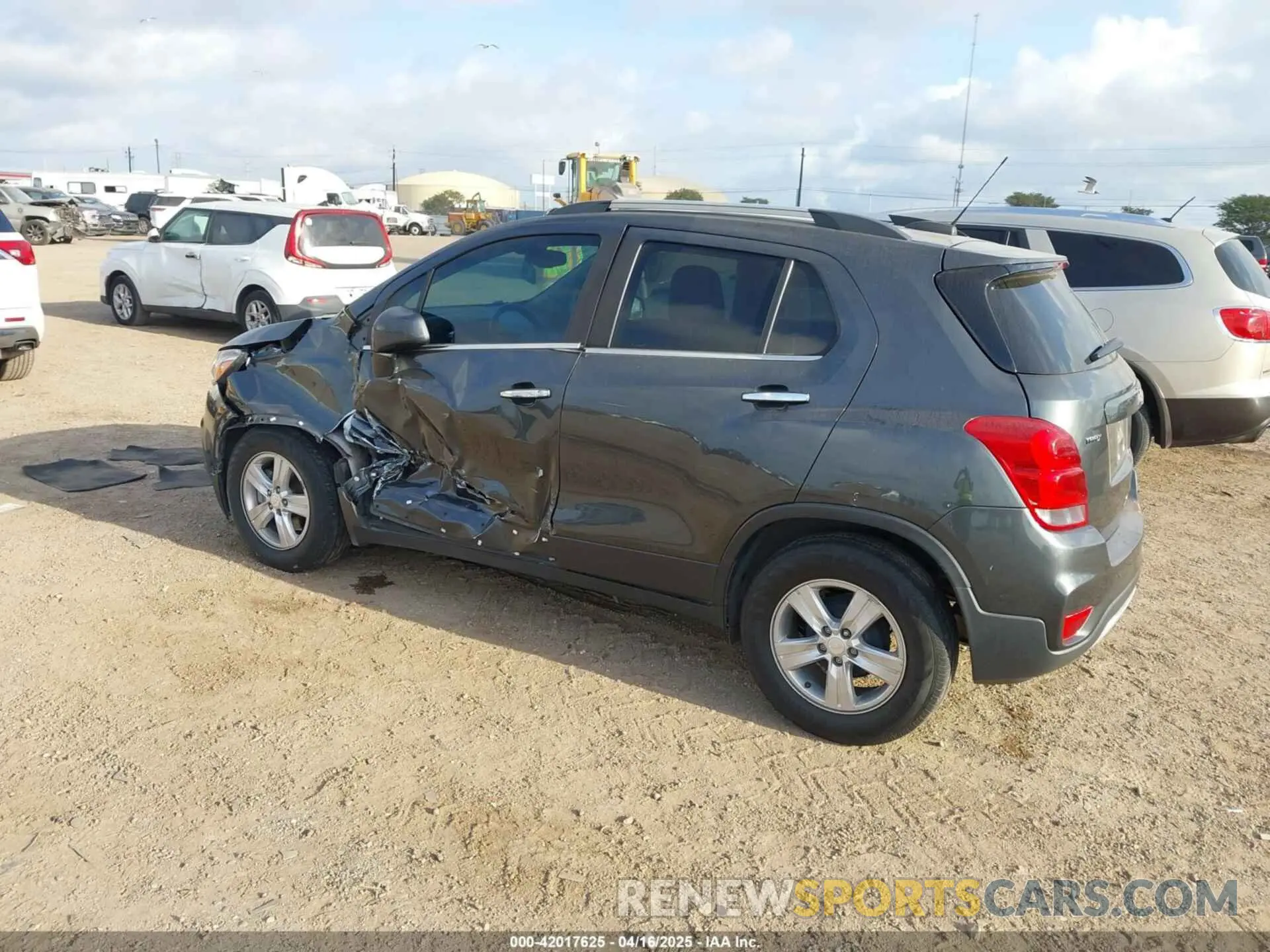 3 Photograph of a damaged car 3GNCJLSB6KL352619 CHEVROLET TRAX 2019