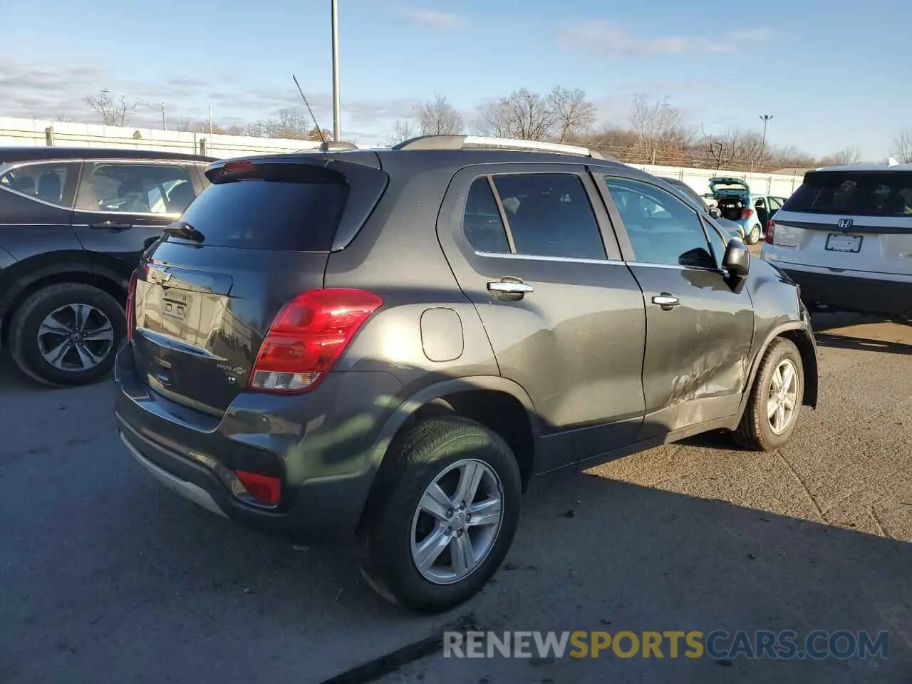 3 Photograph of a damaged car 3GNCJLSB6KL370389 CHEVROLET TRAX 2019