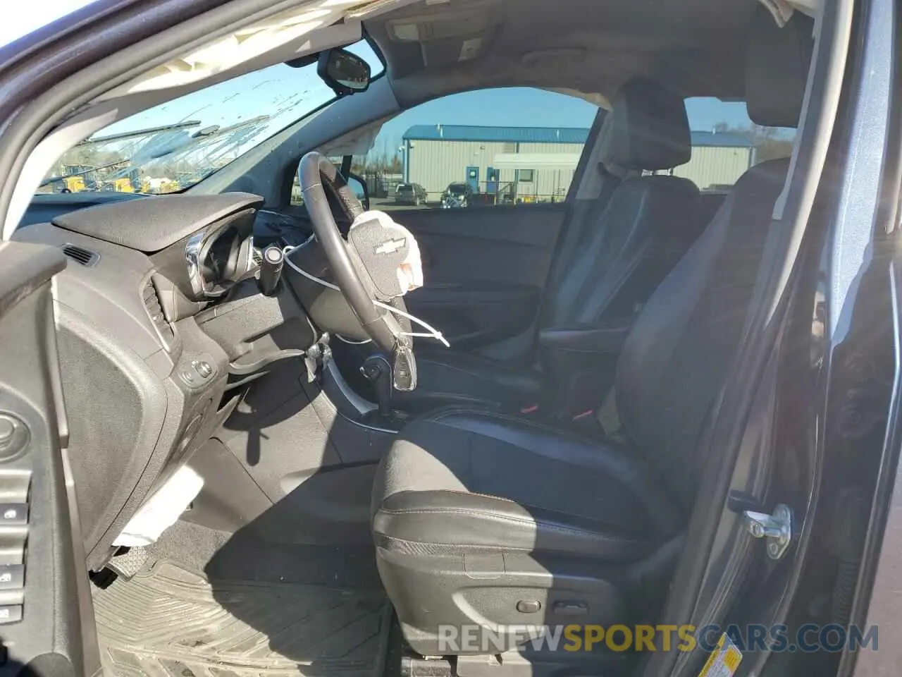 7 Photograph of a damaged car 3GNCJLSB7KL122443 CHEVROLET TRAX 2019