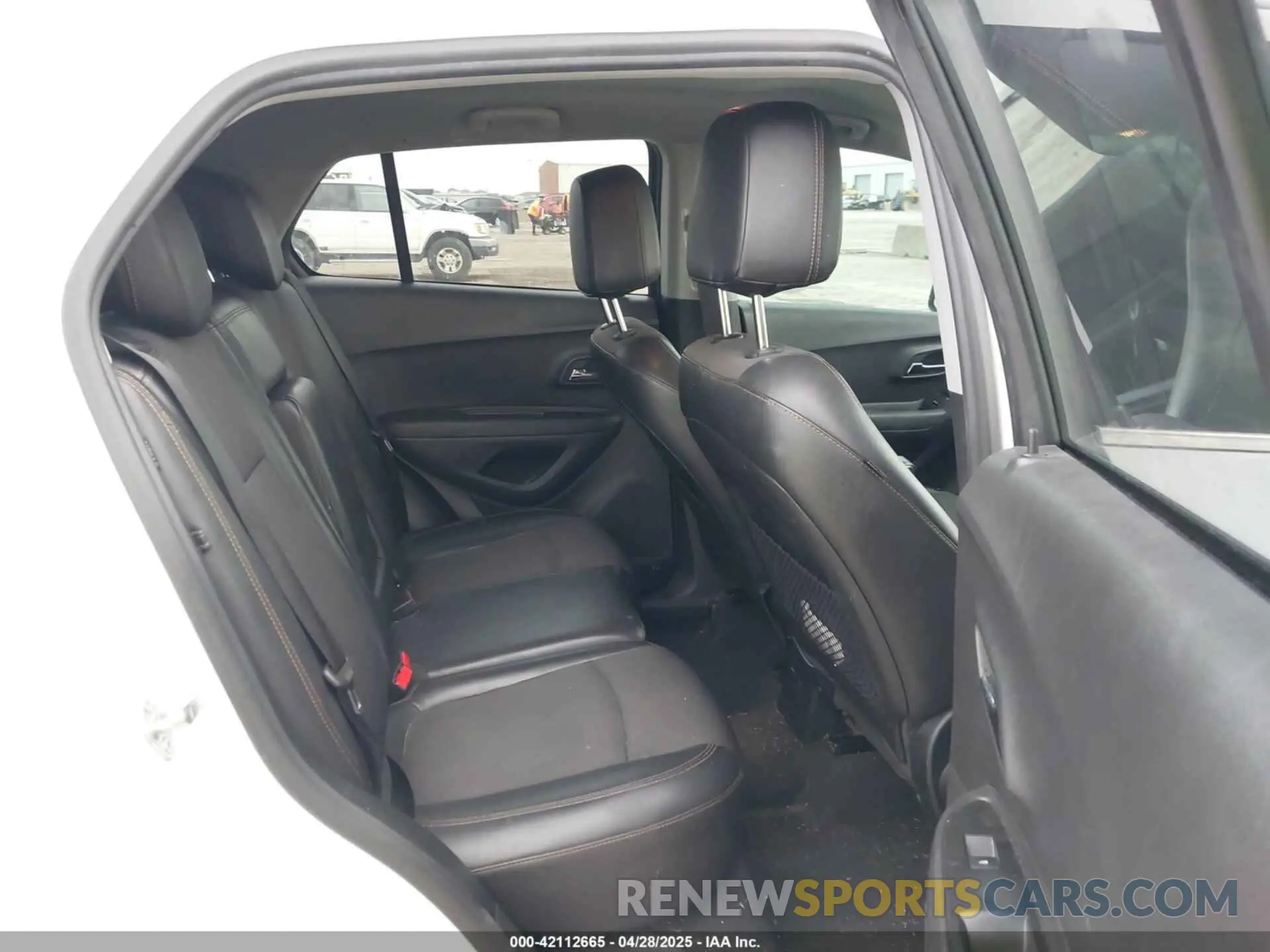 8 Photograph of a damaged car 3GNCJLSB7KL150095 CHEVROLET TRAX 2019