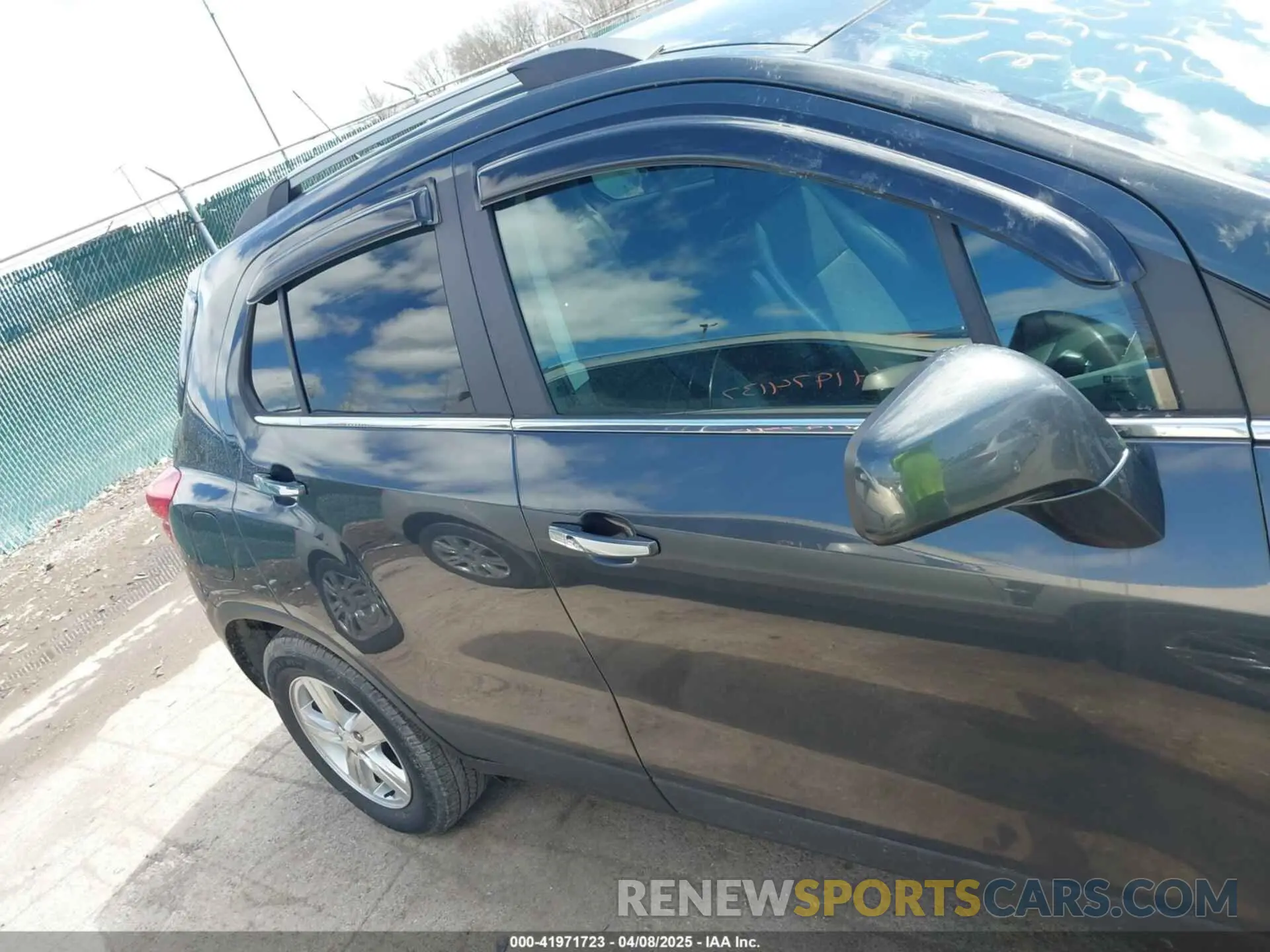 13 Photograph of a damaged car 3GNCJLSB7KL257518 CHEVROLET TRAX 2019