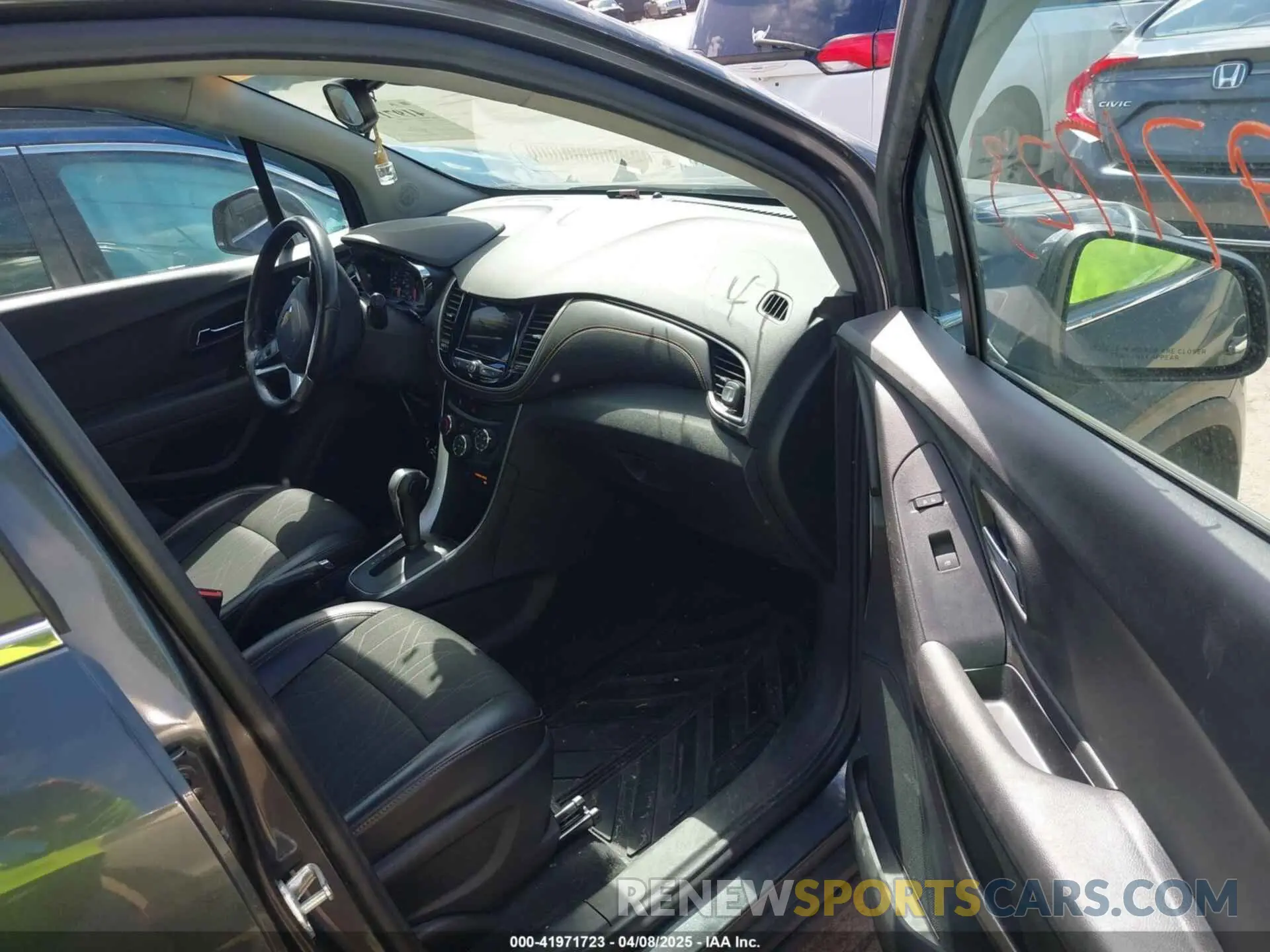 5 Photograph of a damaged car 3GNCJLSB7KL257518 CHEVROLET TRAX 2019