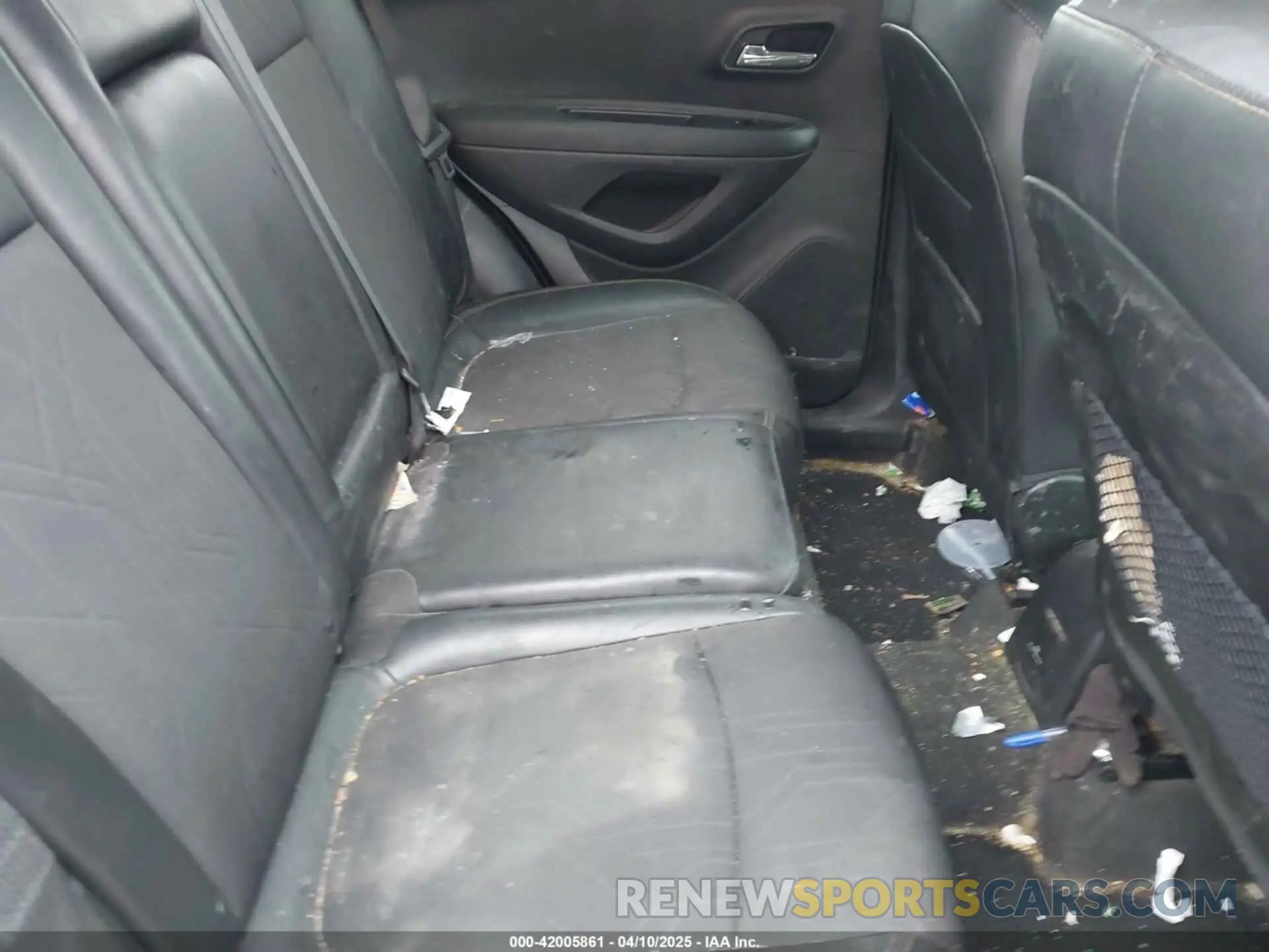8 Photograph of a damaged car 3GNCJLSB7KL327065 CHEVROLET TRAX 2019
