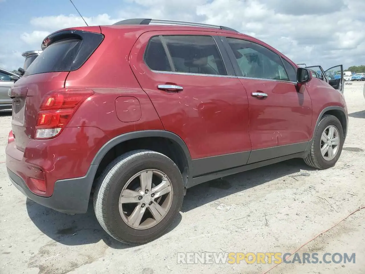 3 Photograph of a damaged car 3GNCJLSB7KL379831 CHEVROLET TRAX 2019