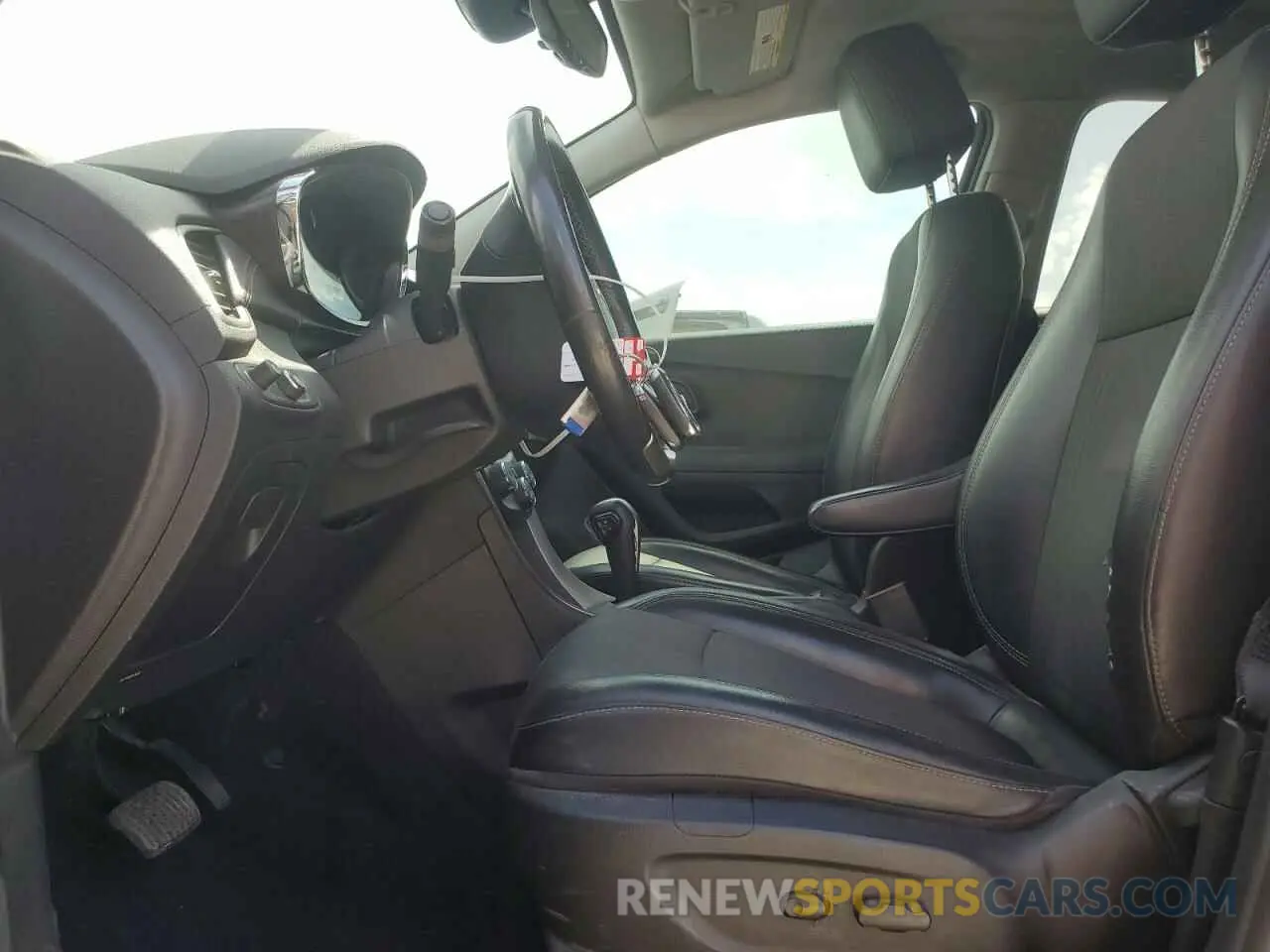 7 Photograph of a damaged car 3GNCJLSB7KL379831 CHEVROLET TRAX 2019