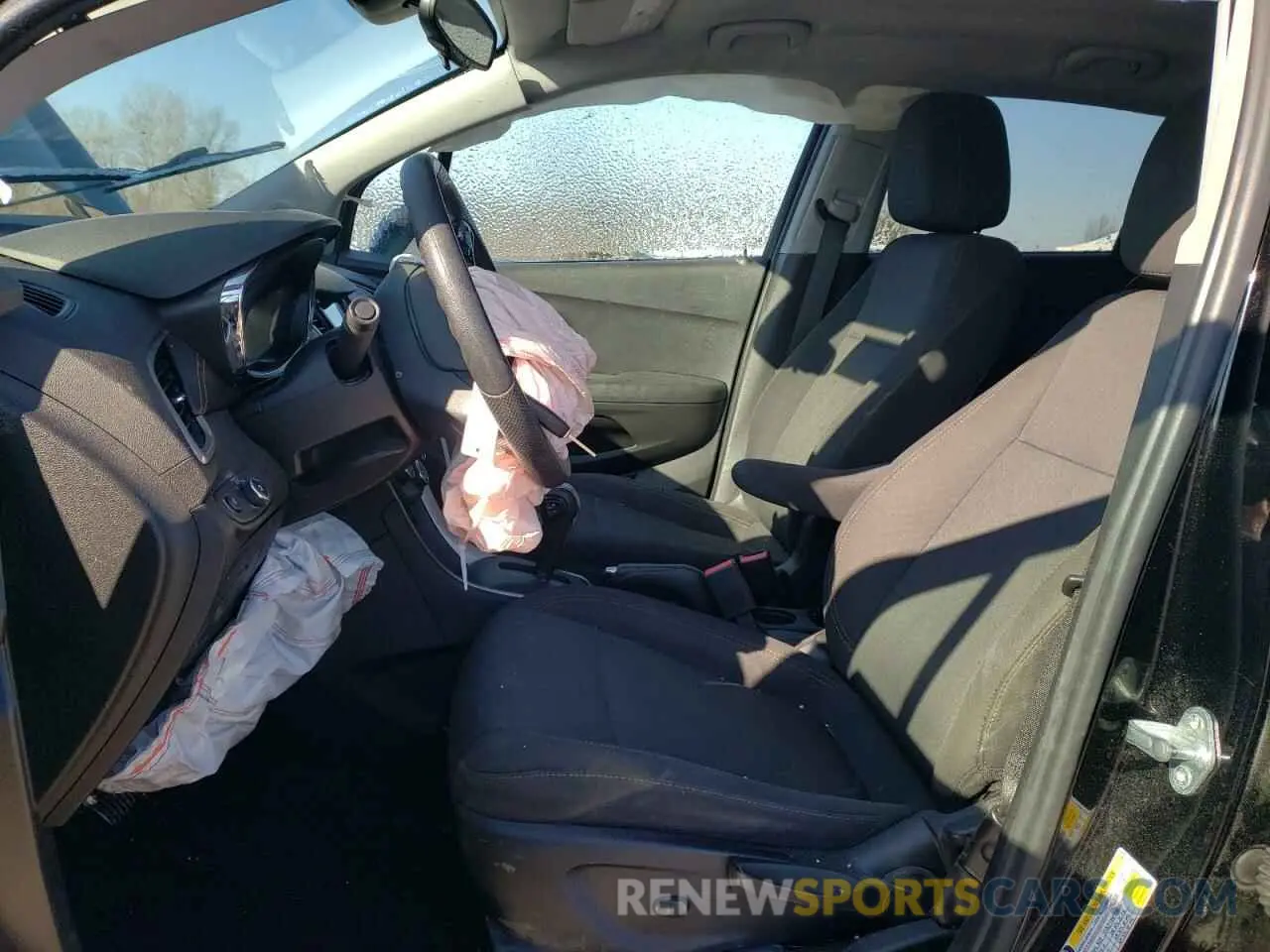 7 Photograph of a damaged car 3GNCJLSB8KL182862 CHEVROLET TRAX 2019