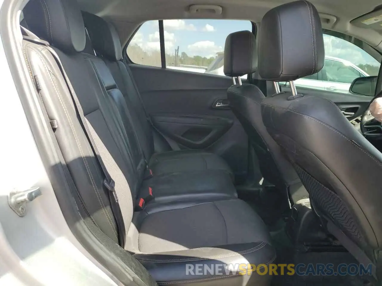 11 Photograph of a damaged car 3GNCJLSB8KL198706 CHEVROLET TRAX 2019