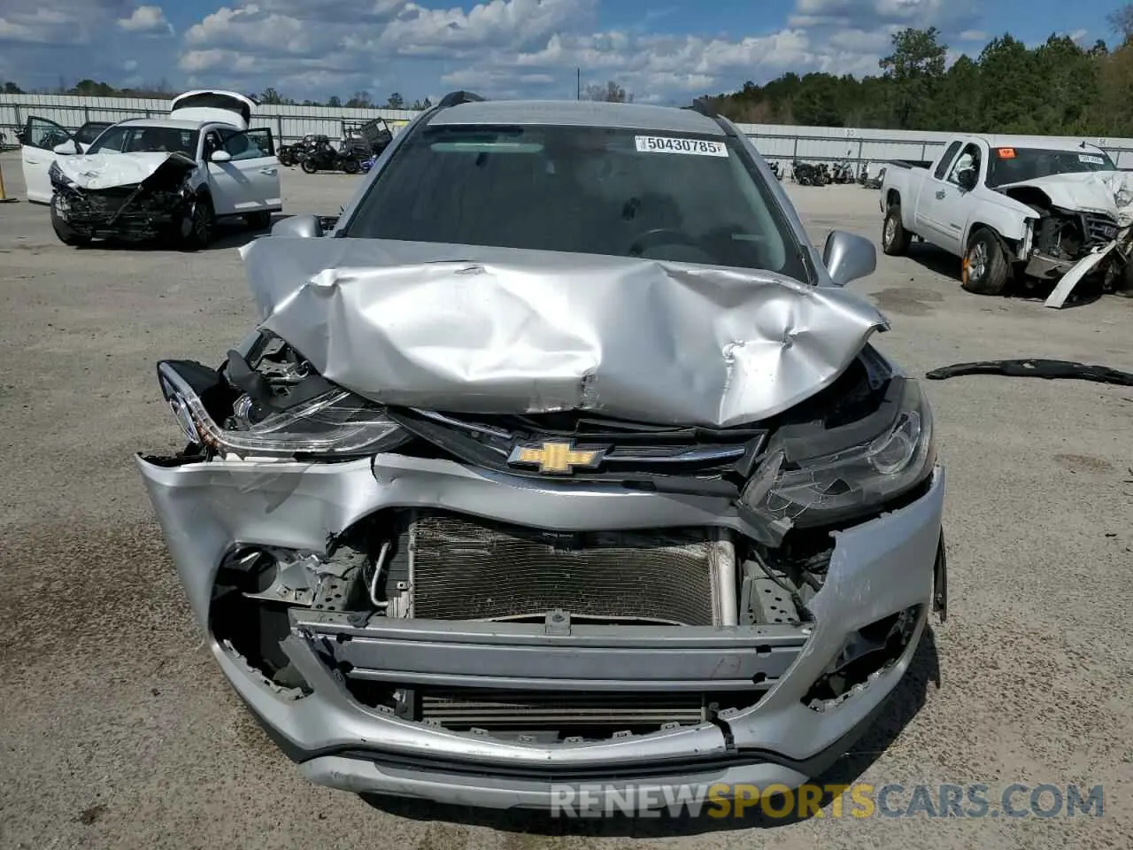 5 Photograph of a damaged car 3GNCJLSB8KL198706 CHEVROLET TRAX 2019