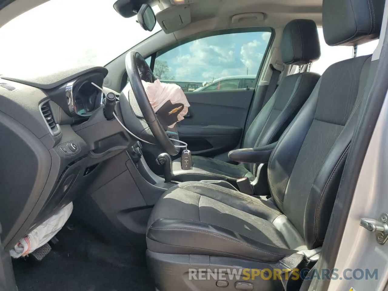 7 Photograph of a damaged car 3GNCJLSB8KL198706 CHEVROLET TRAX 2019