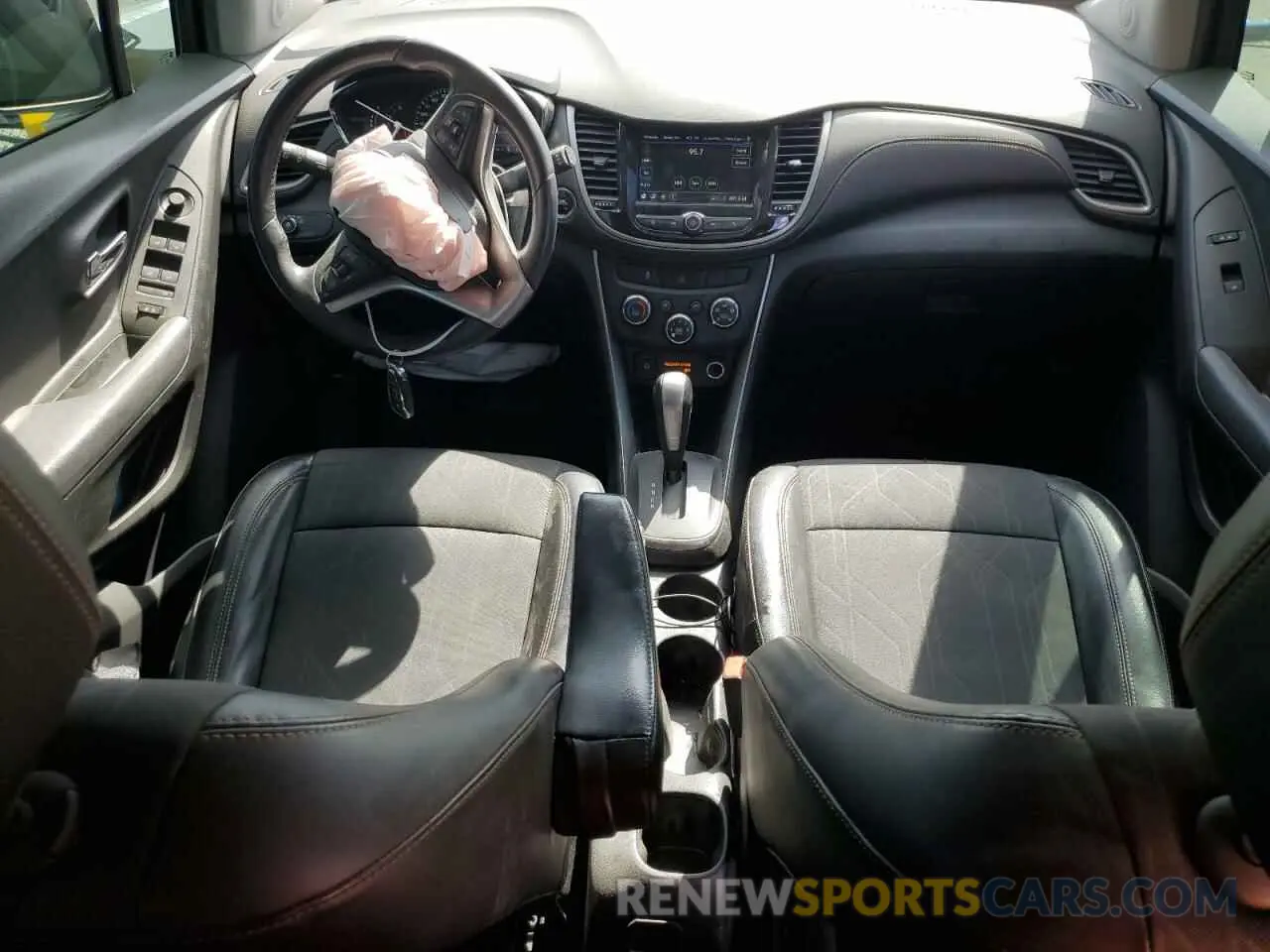 8 Photograph of a damaged car 3GNCJLSB8KL198706 CHEVROLET TRAX 2019