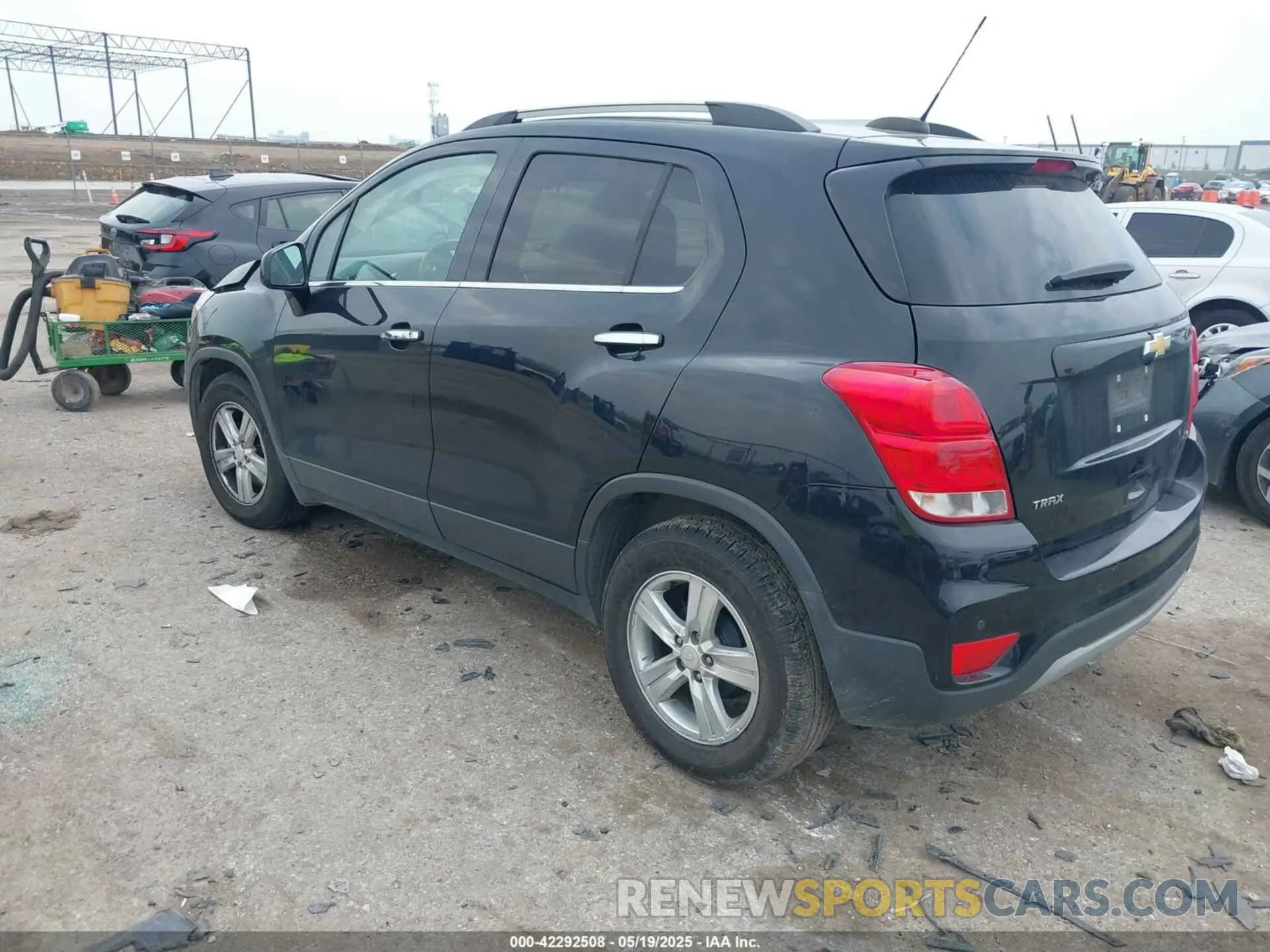 3 Photograph of a damaged car 3GNCJLSB8KL213334 CHEVROLET TRAX 2019
