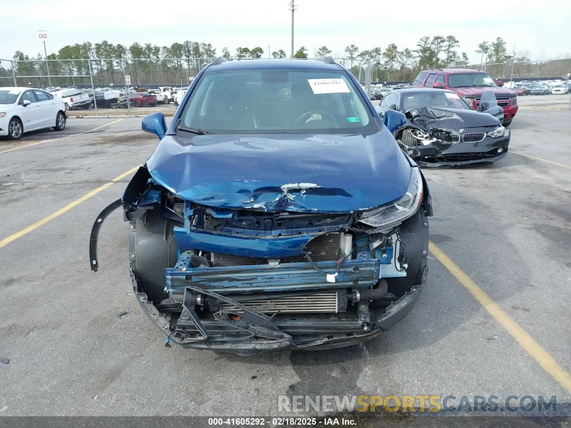 12 Photograph of a damaged car 3GNCJLSB8KL333344 CHEVROLET TRAX 2019