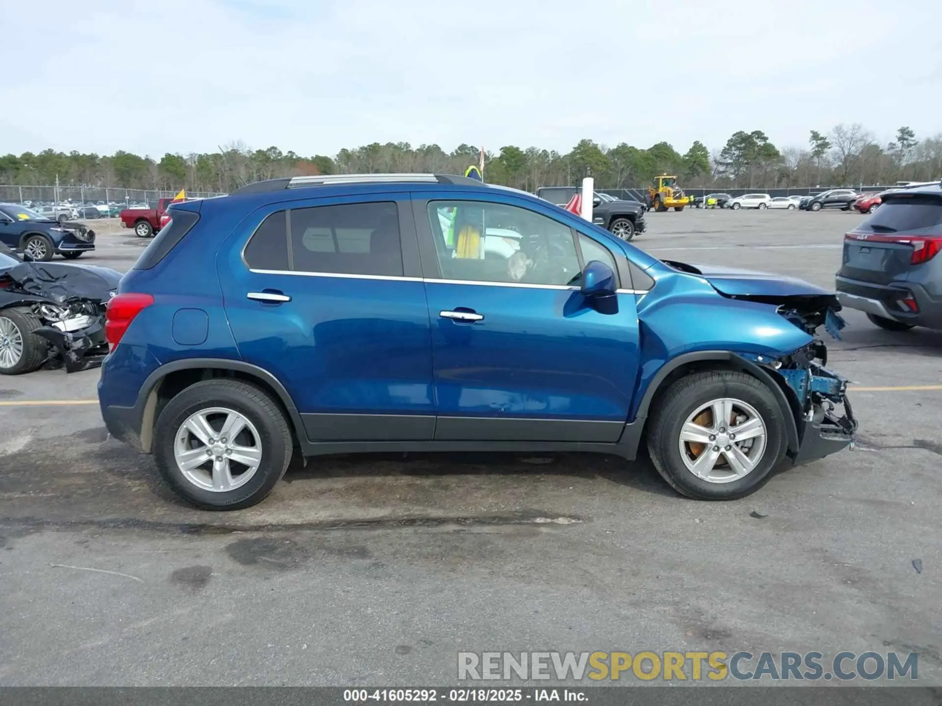 13 Photograph of a damaged car 3GNCJLSB8KL333344 CHEVROLET TRAX 2019
