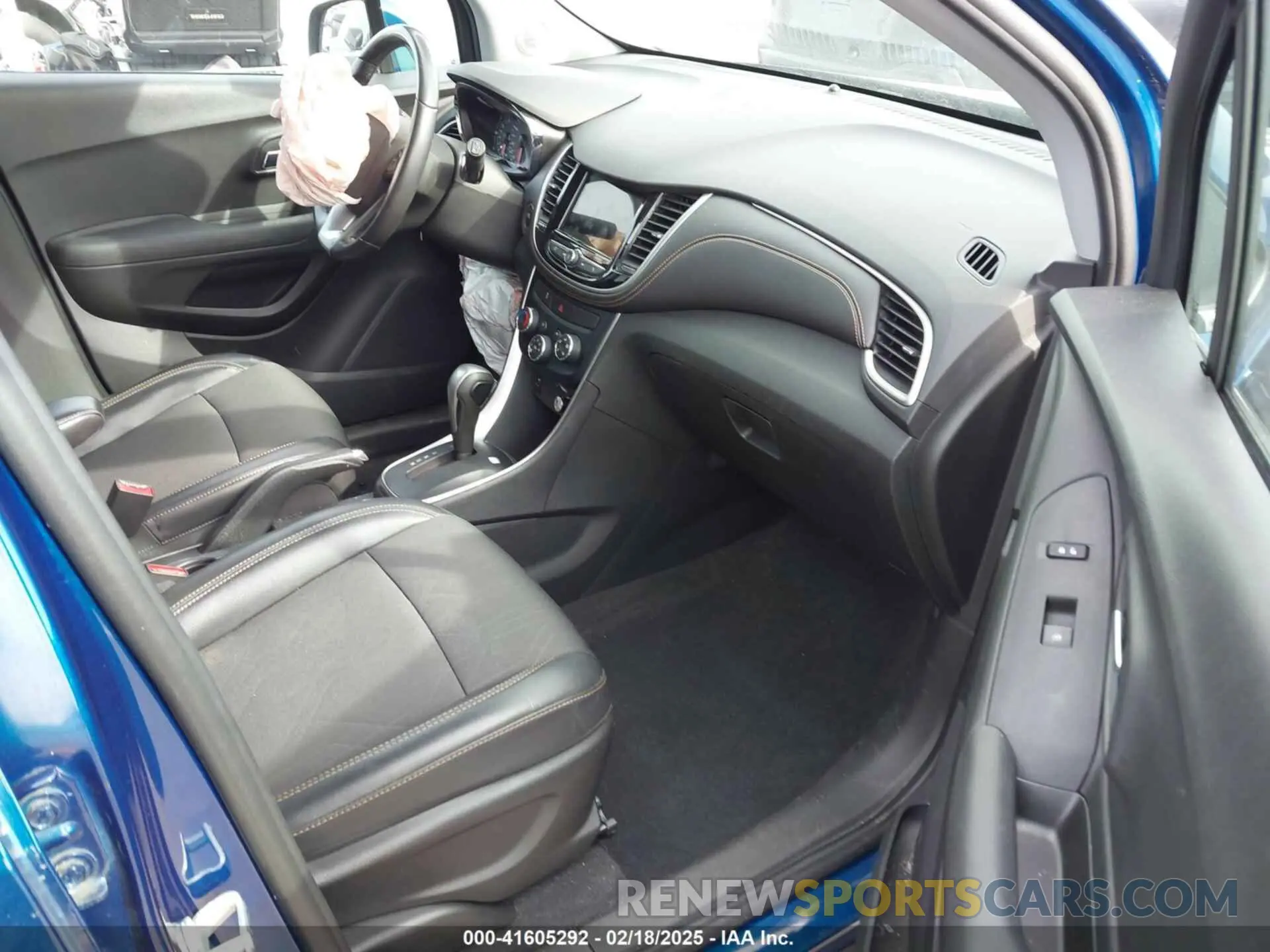 5 Photograph of a damaged car 3GNCJLSB8KL333344 CHEVROLET TRAX 2019