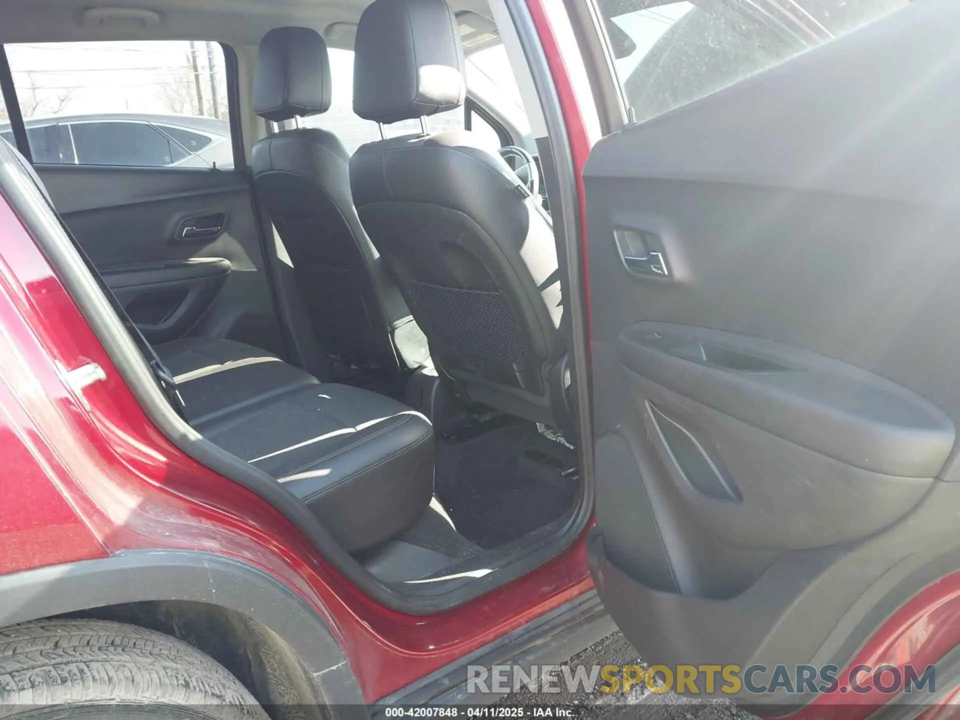 8 Photograph of a damaged car 3GNCJLSB8KL338057 CHEVROLET TRAX 2019