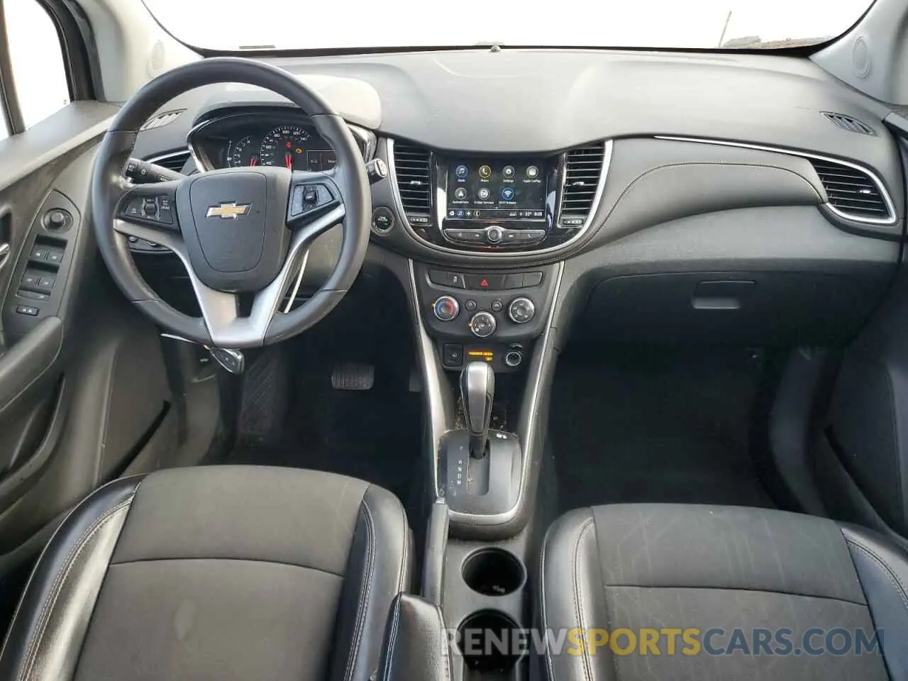 8 Photograph of a damaged car 3GNCJLSB9KL142693 CHEVROLET TRAX 2019