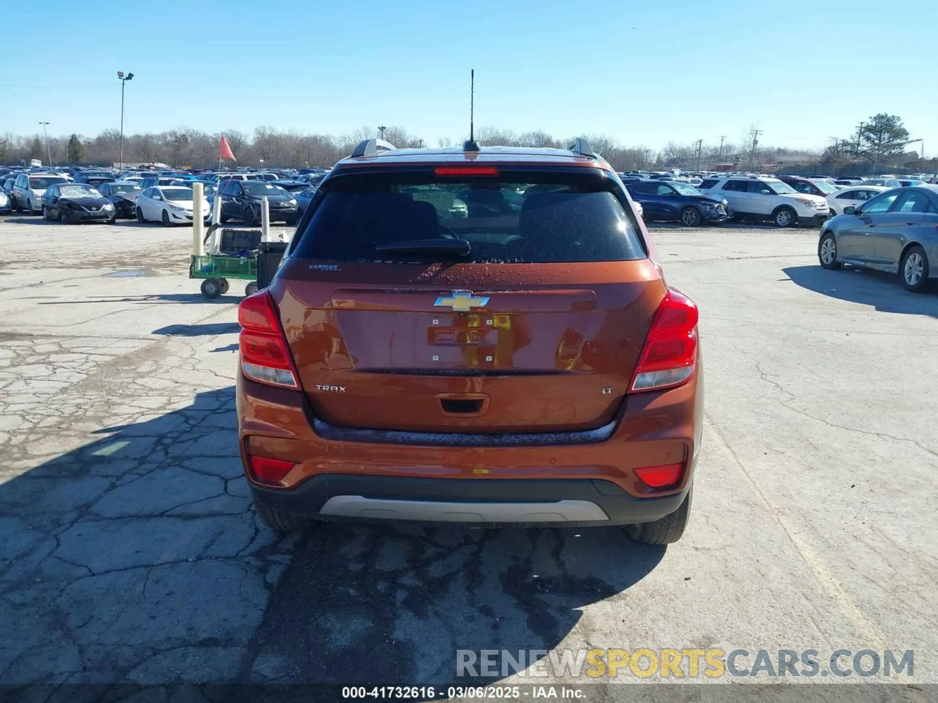 17 Photograph of a damaged car 3GNCJLSB9KL279780 CHEVROLET TRAX 2019