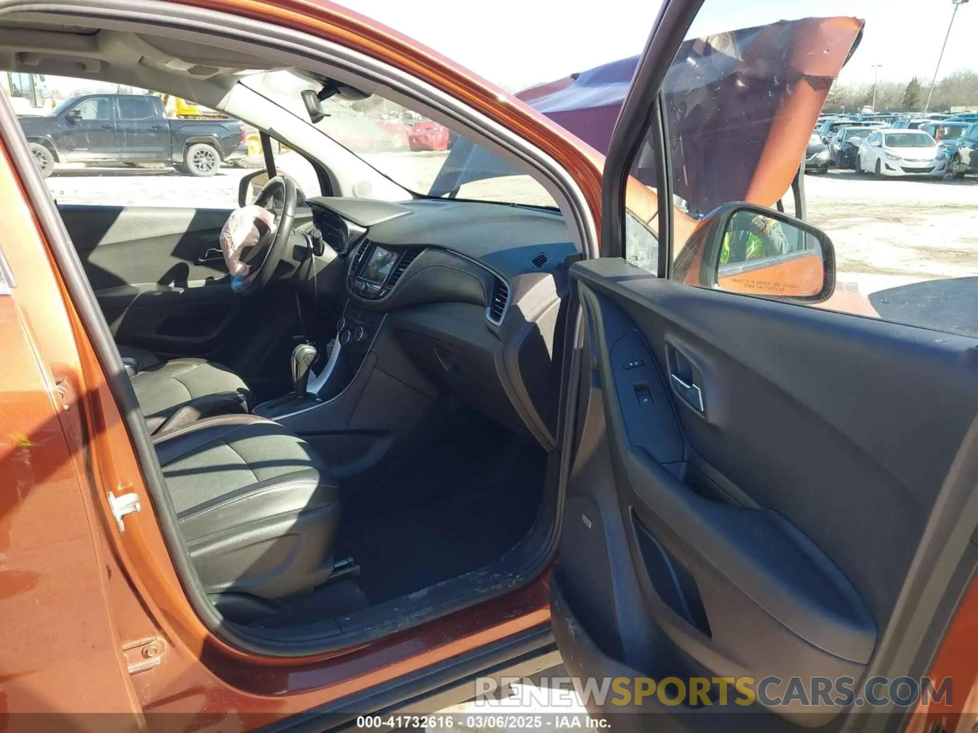 5 Photograph of a damaged car 3GNCJLSB9KL279780 CHEVROLET TRAX 2019