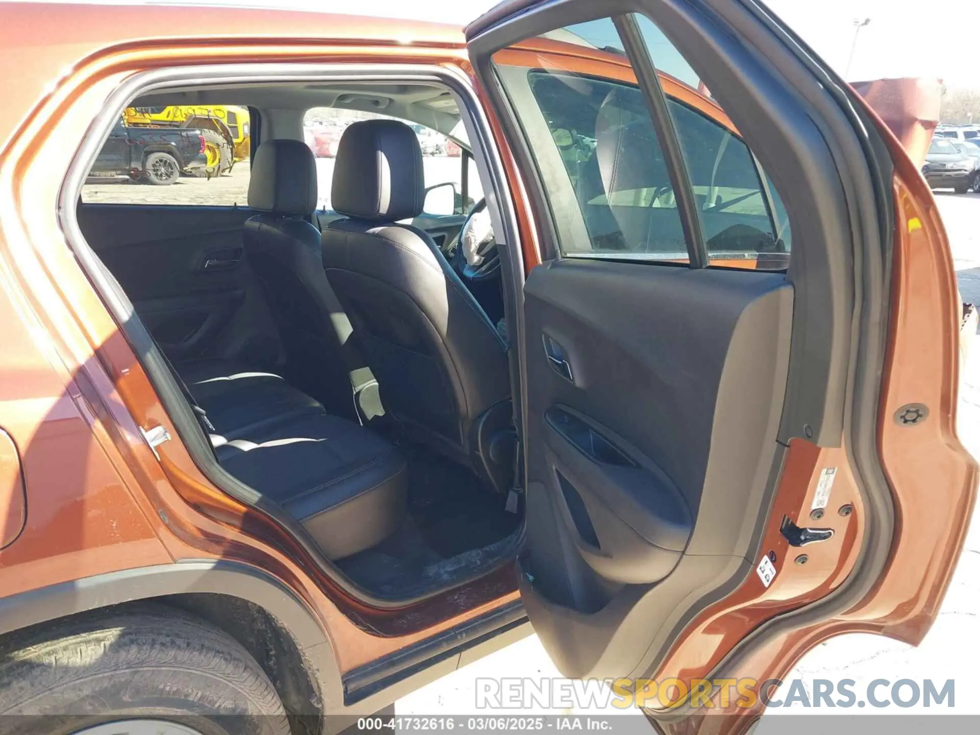 8 Photograph of a damaged car 3GNCJLSB9KL279780 CHEVROLET TRAX 2019