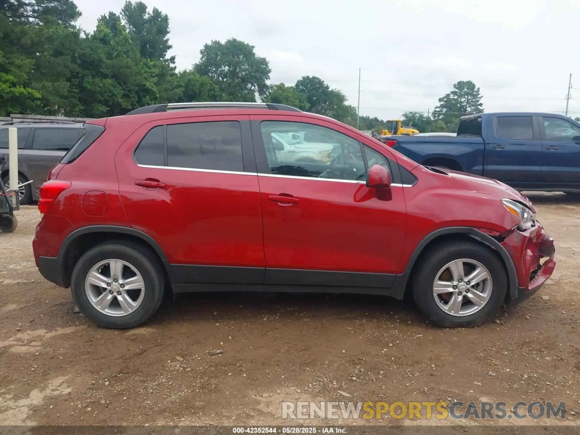 13 Photograph of a damaged car 3GNCJLSBXKL207325 CHEVROLET TRAX 2019