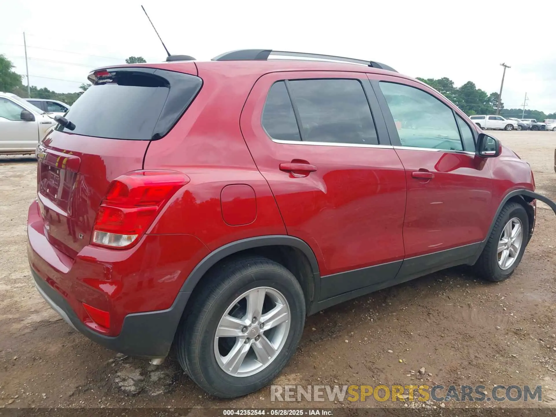 4 Photograph of a damaged car 3GNCJLSBXKL207325 CHEVROLET TRAX 2019