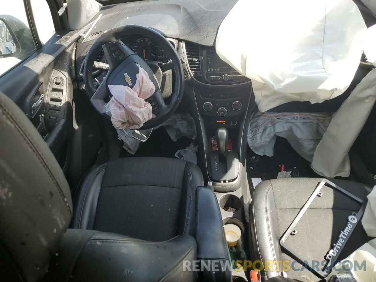 8 Photograph of a damaged car 3GNCJLSBXKL323964 CHEVROLET TRAX 2019