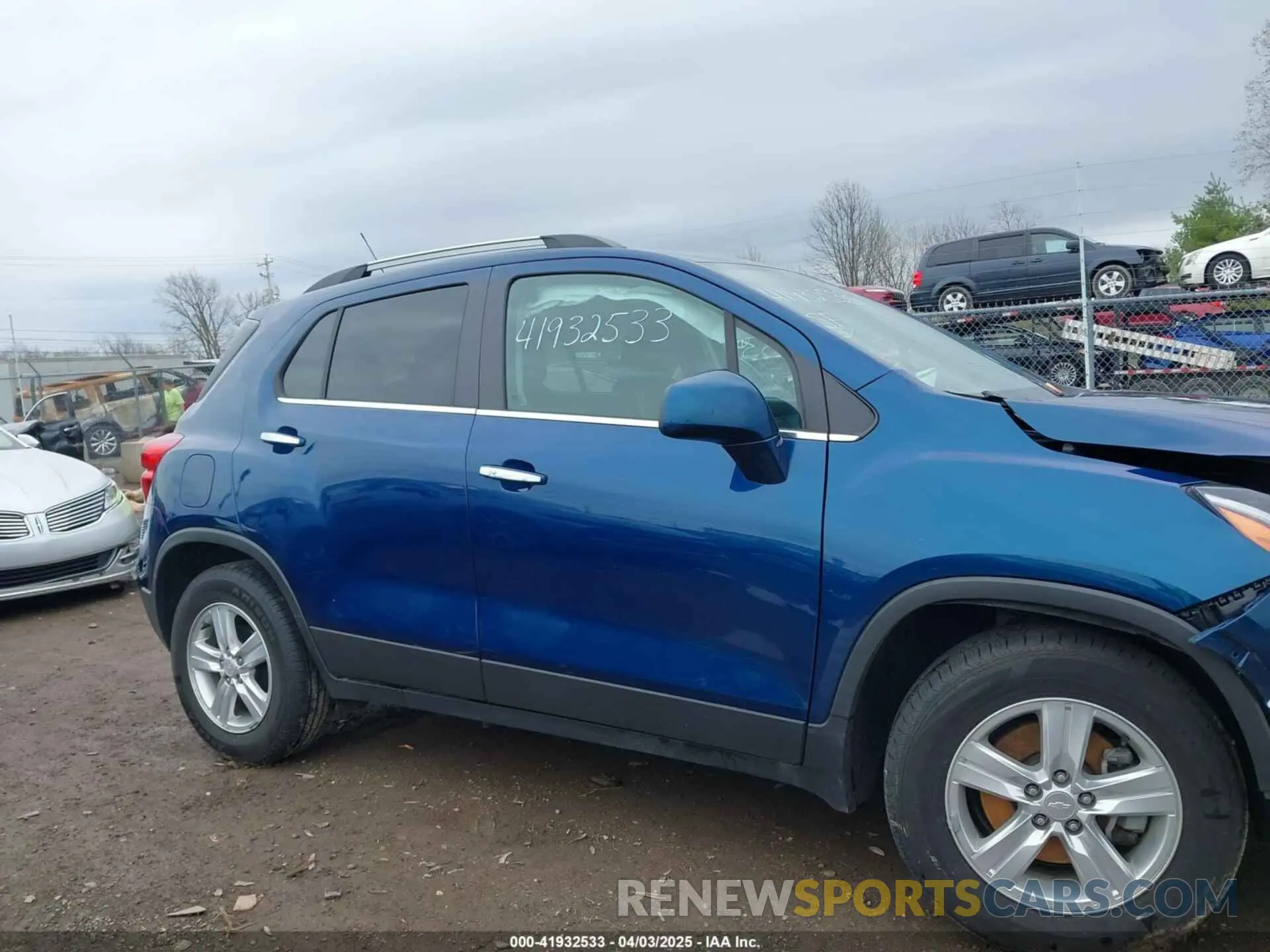 13 Photograph of a damaged car 3GNCJLSBXKL351862 CHEVROLET TRAX 2019
