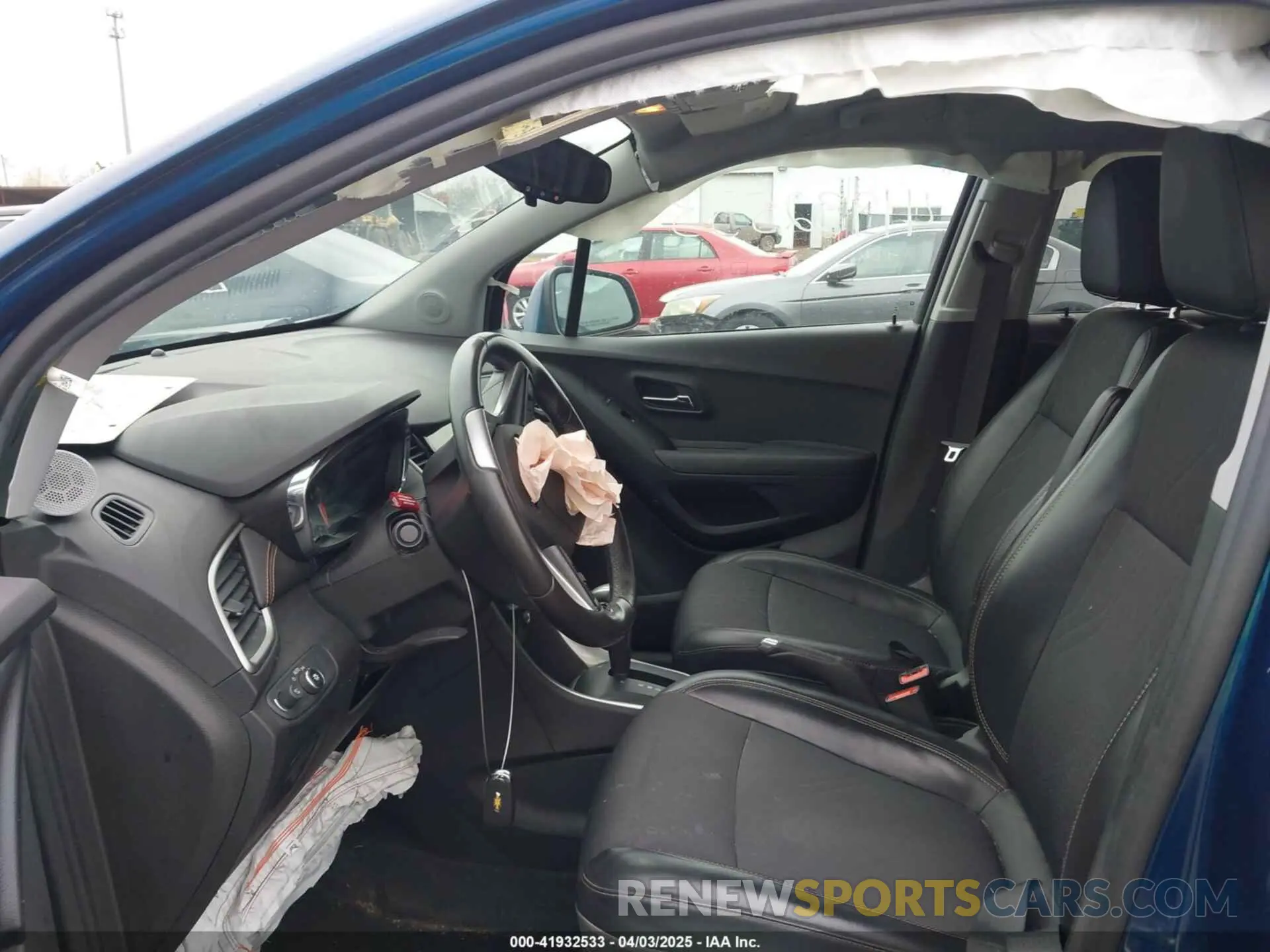 5 Photograph of a damaged car 3GNCJLSBXKL351862 CHEVROLET TRAX 2019