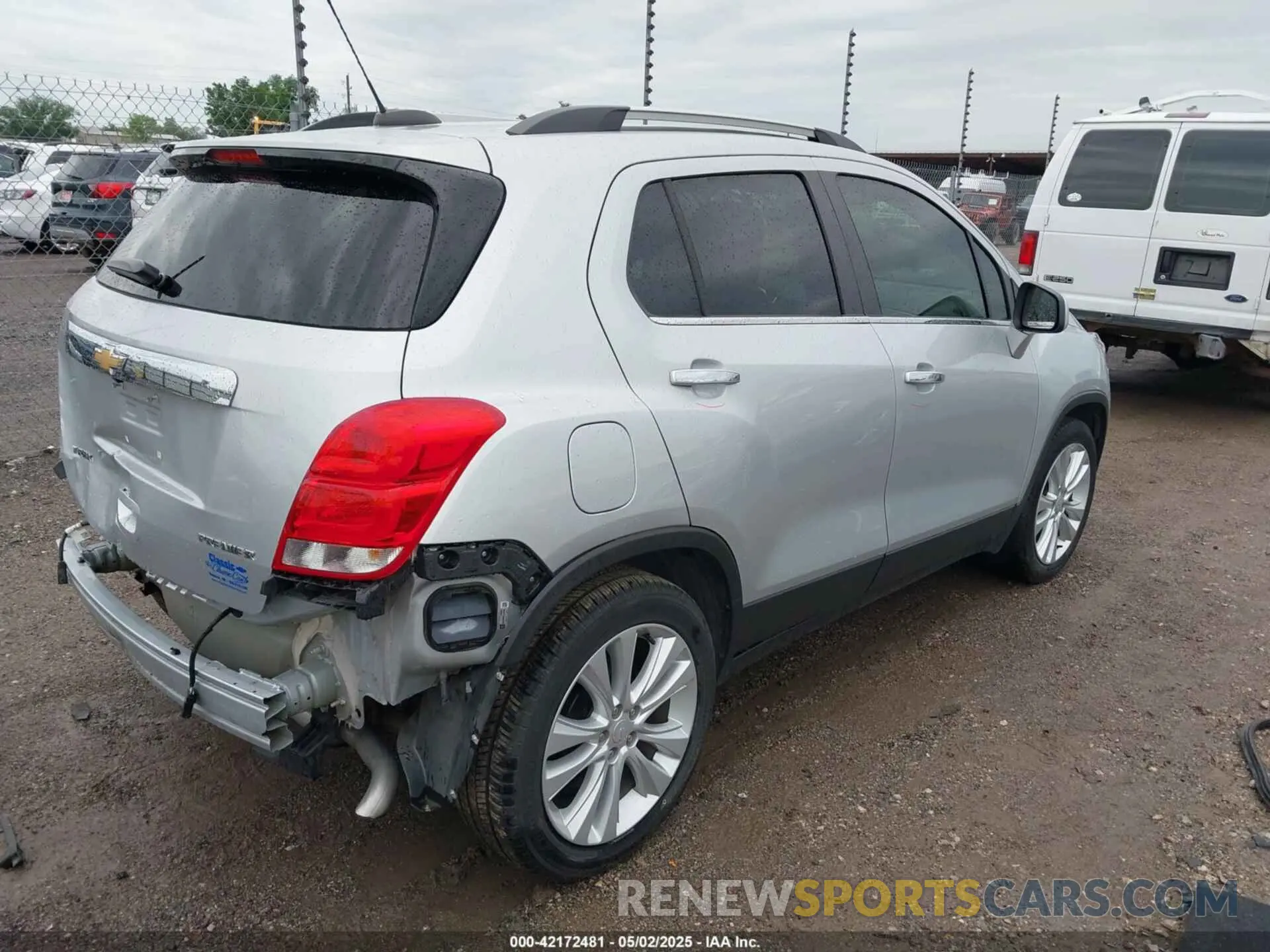 4 Photograph of a damaged car 3GNCJMSB7KL405558 CHEVROLET TRAX 2019