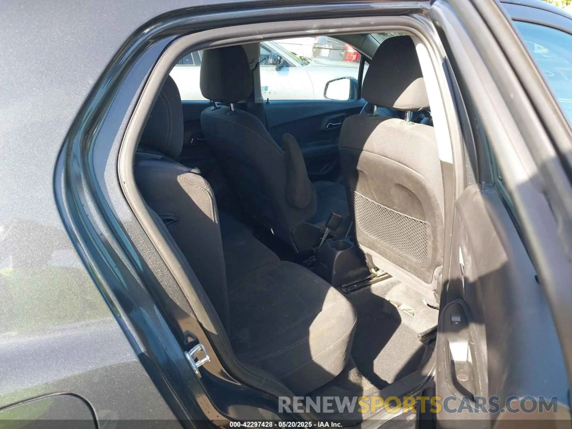 8 Photograph of a damaged car 3GNCJNSB0KL270140 CHEVROLET TRAX 2019