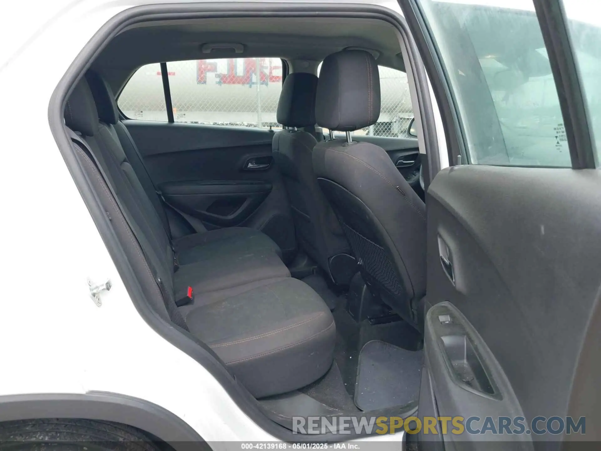 8 Photograph of a damaged car 3GNCJNSB1KL290607 CHEVROLET TRAX 2019