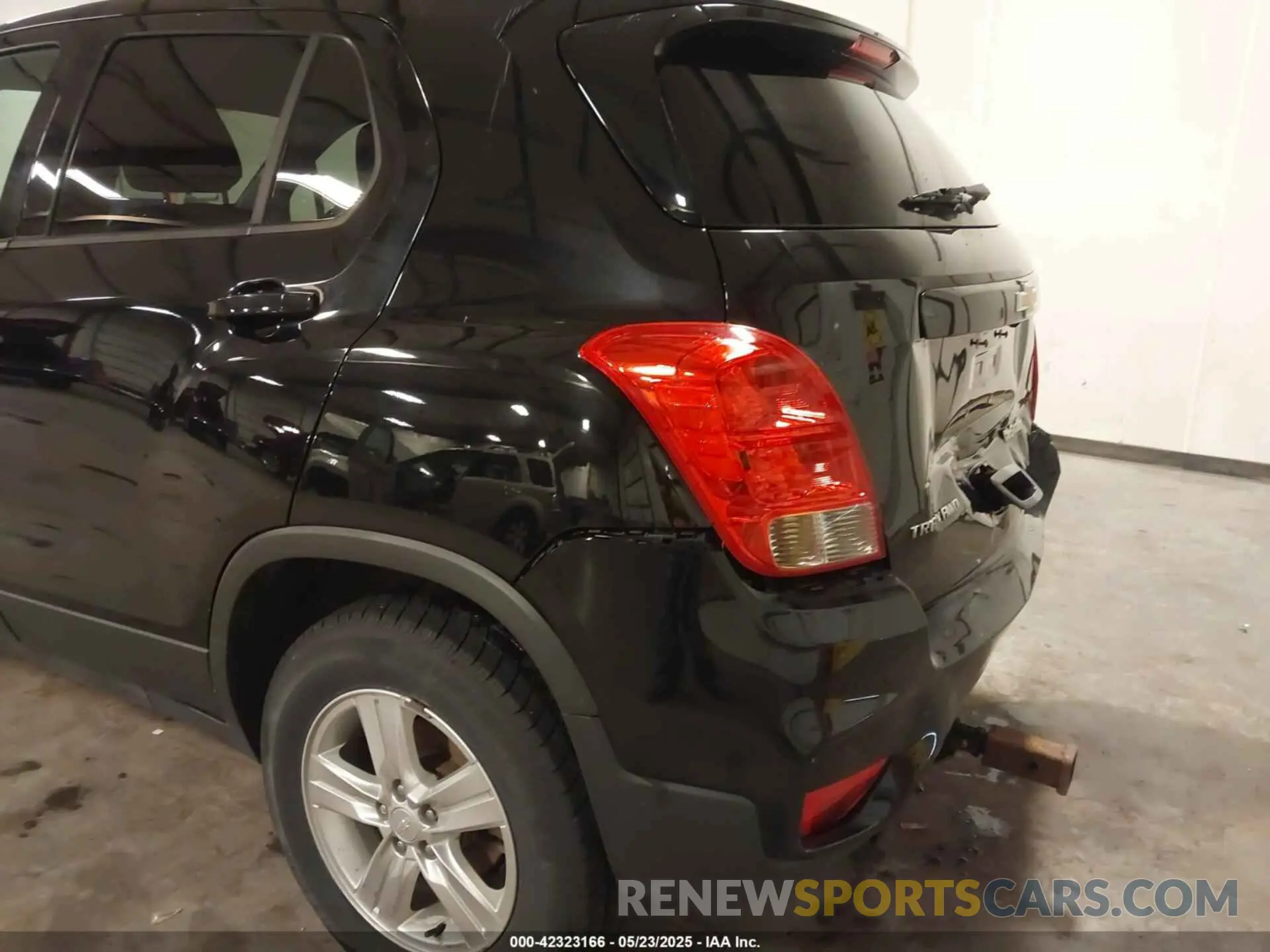 19 Photograph of a damaged car 3GNCJNSB2KL167995 CHEVROLET TRAX 2019