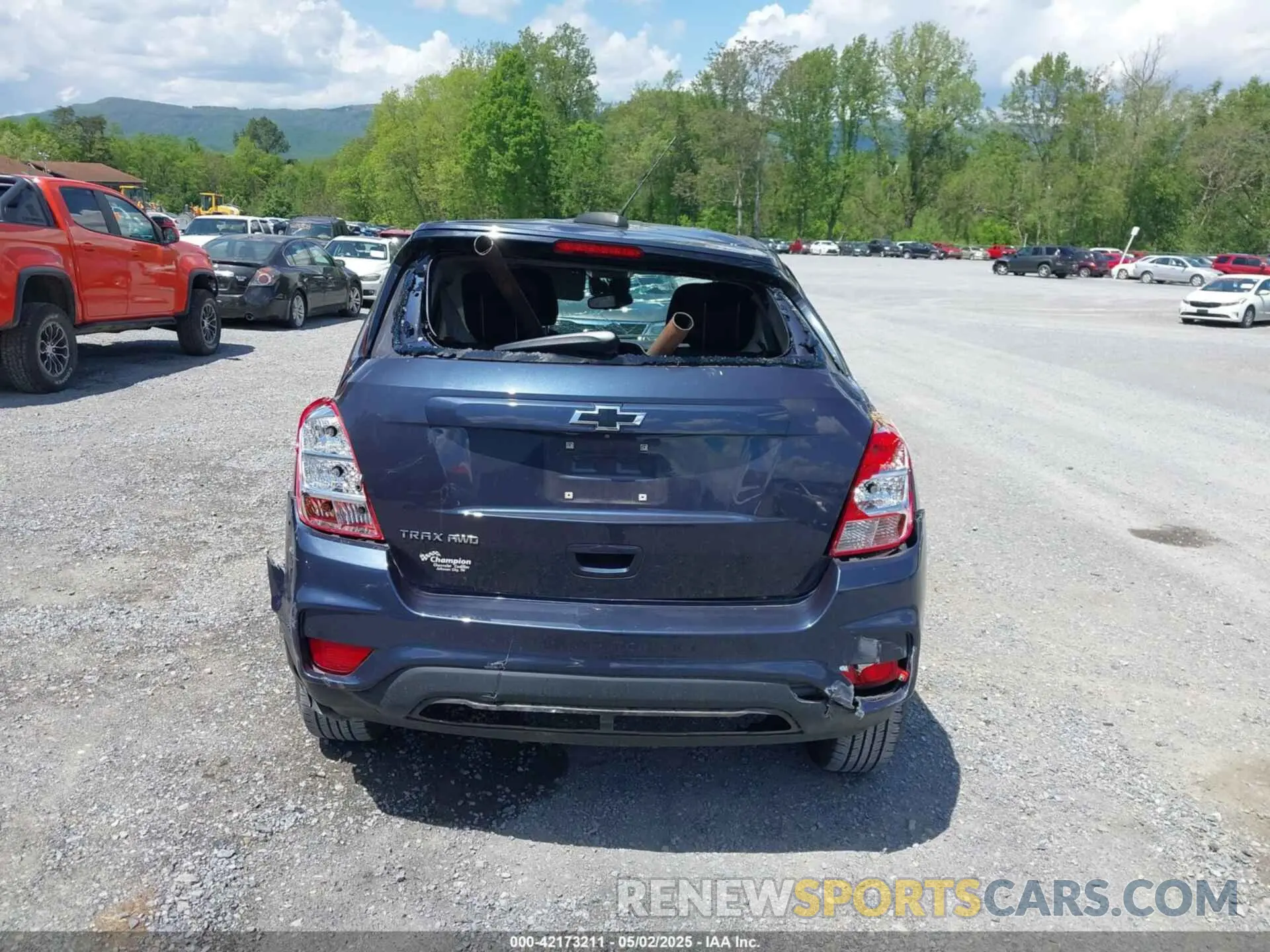 17 Photograph of a damaged car 3GNCJNSB2KL237382 CHEVROLET TRAX 2019