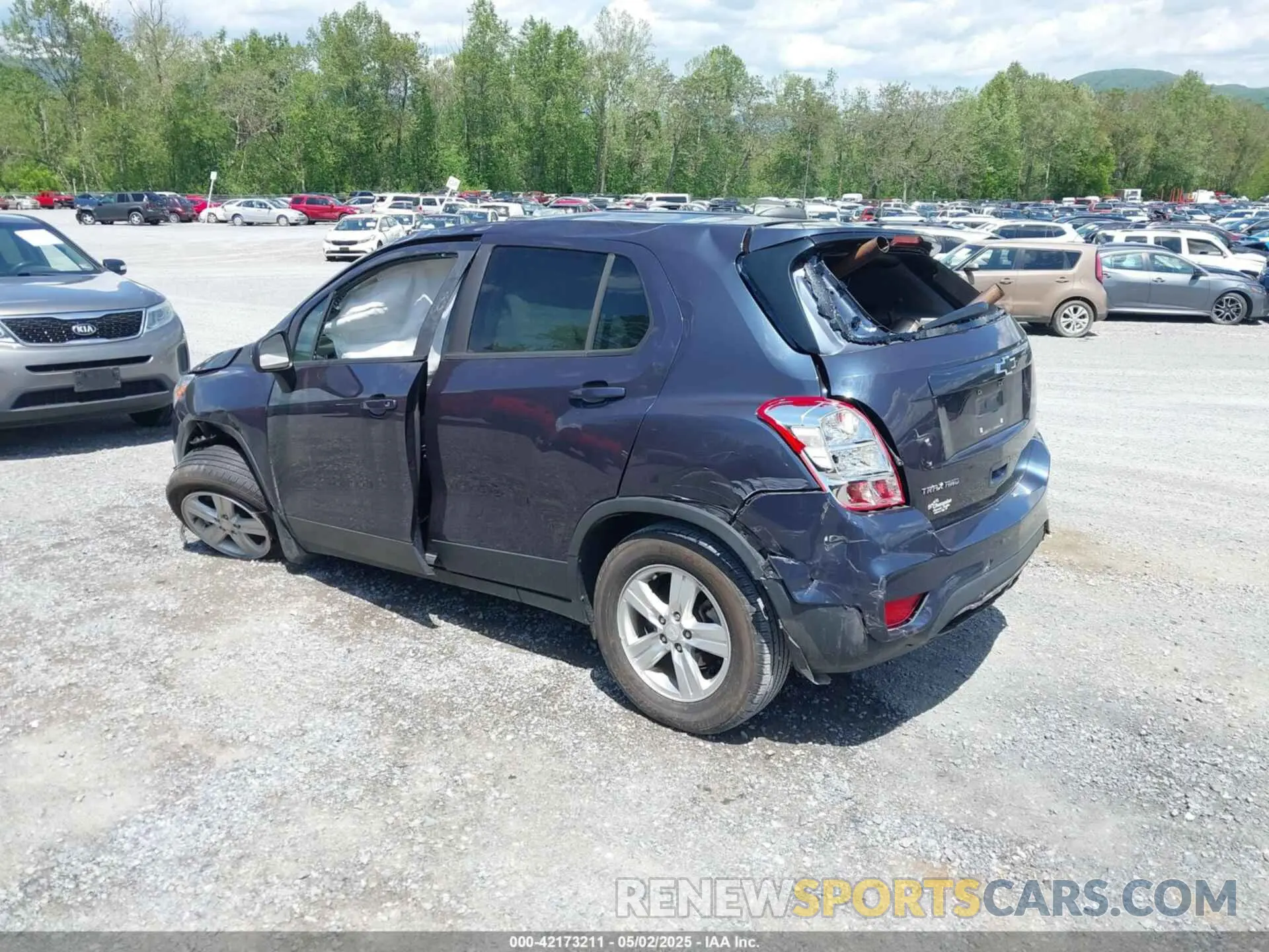 3 Photograph of a damaged car 3GNCJNSB2KL237382 CHEVROLET TRAX 2019