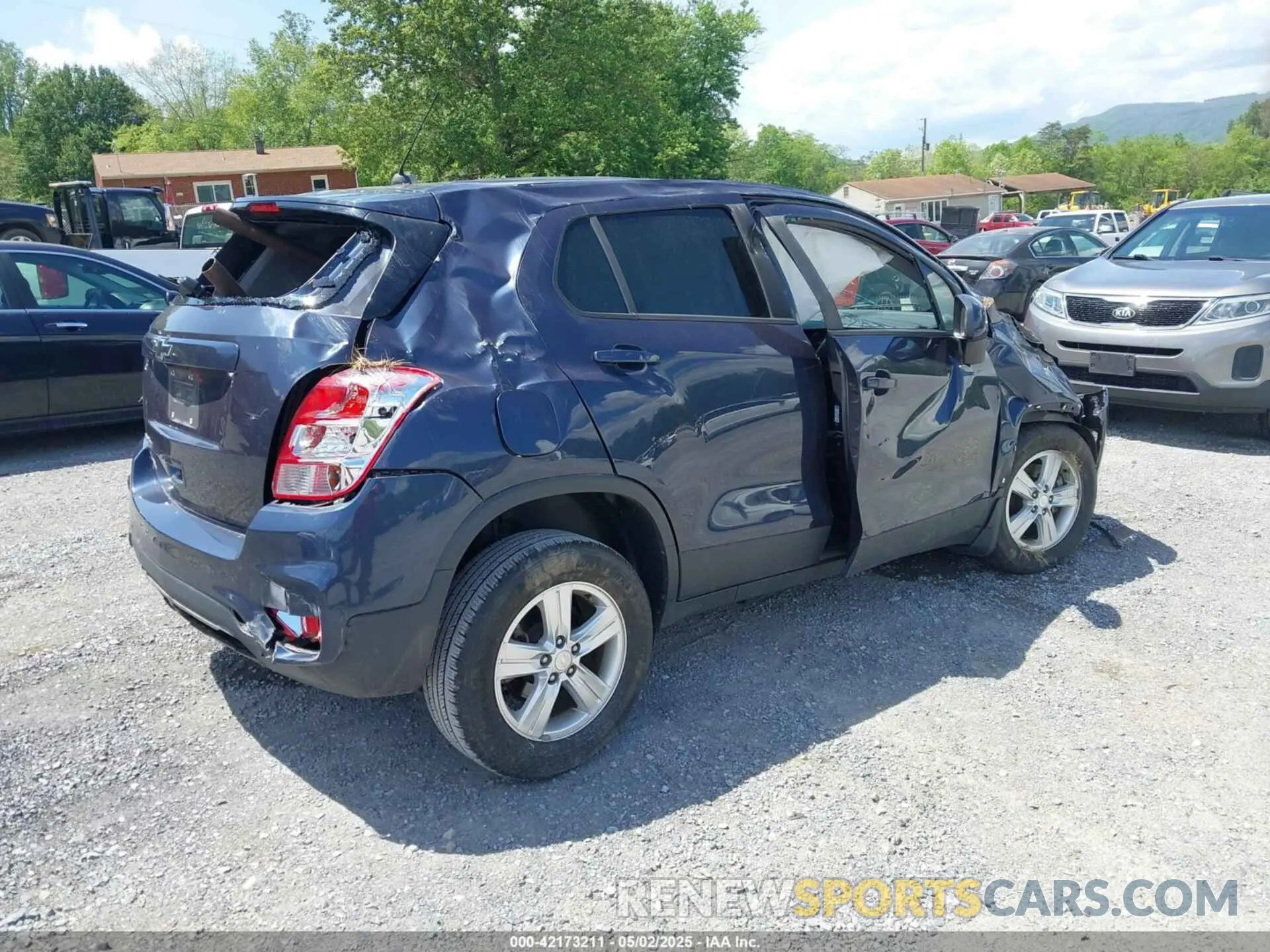 4 Photograph of a damaged car 3GNCJNSB2KL237382 CHEVROLET TRAX 2019