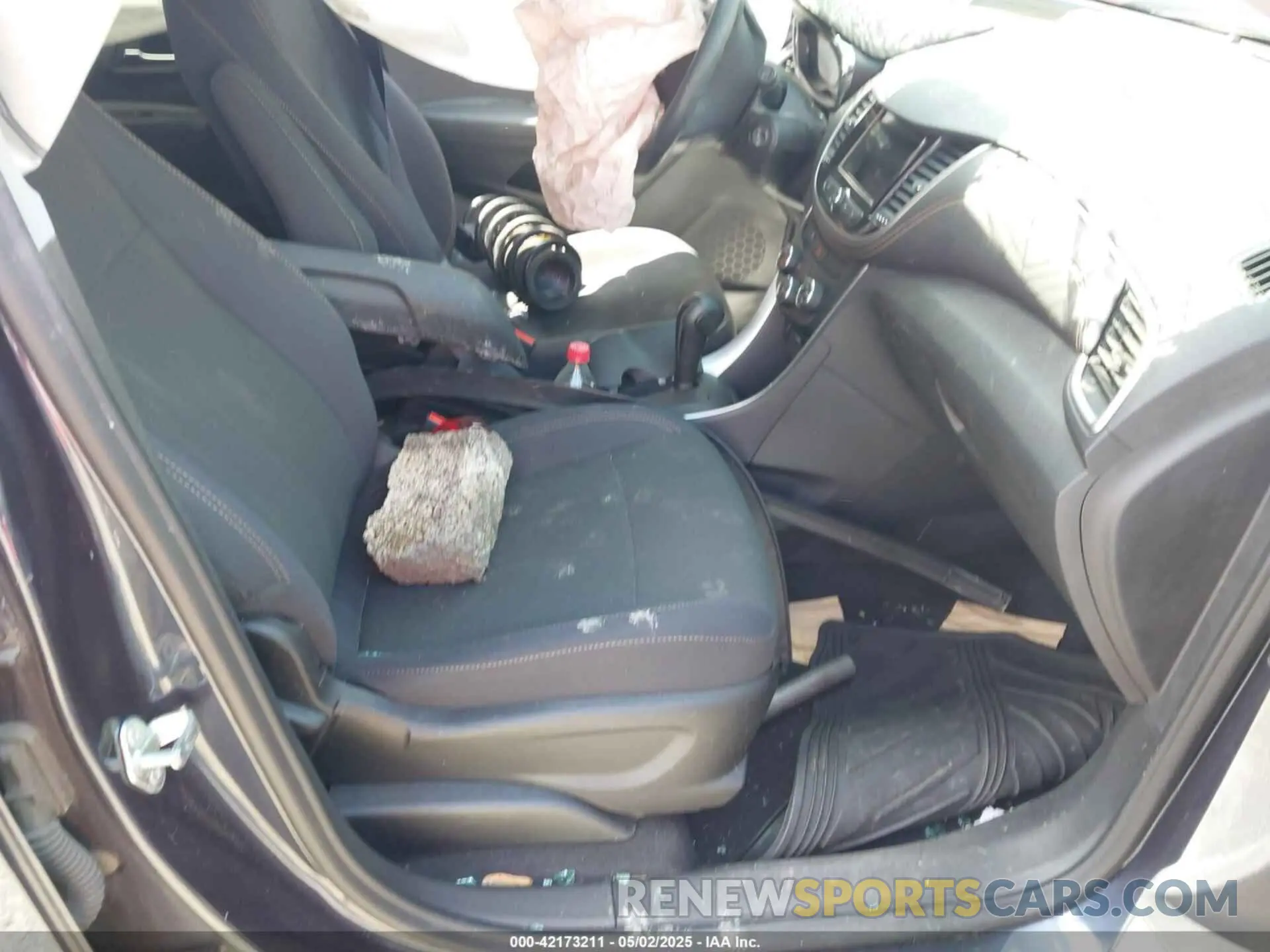 5 Photograph of a damaged car 3GNCJNSB2KL237382 CHEVROLET TRAX 2019
