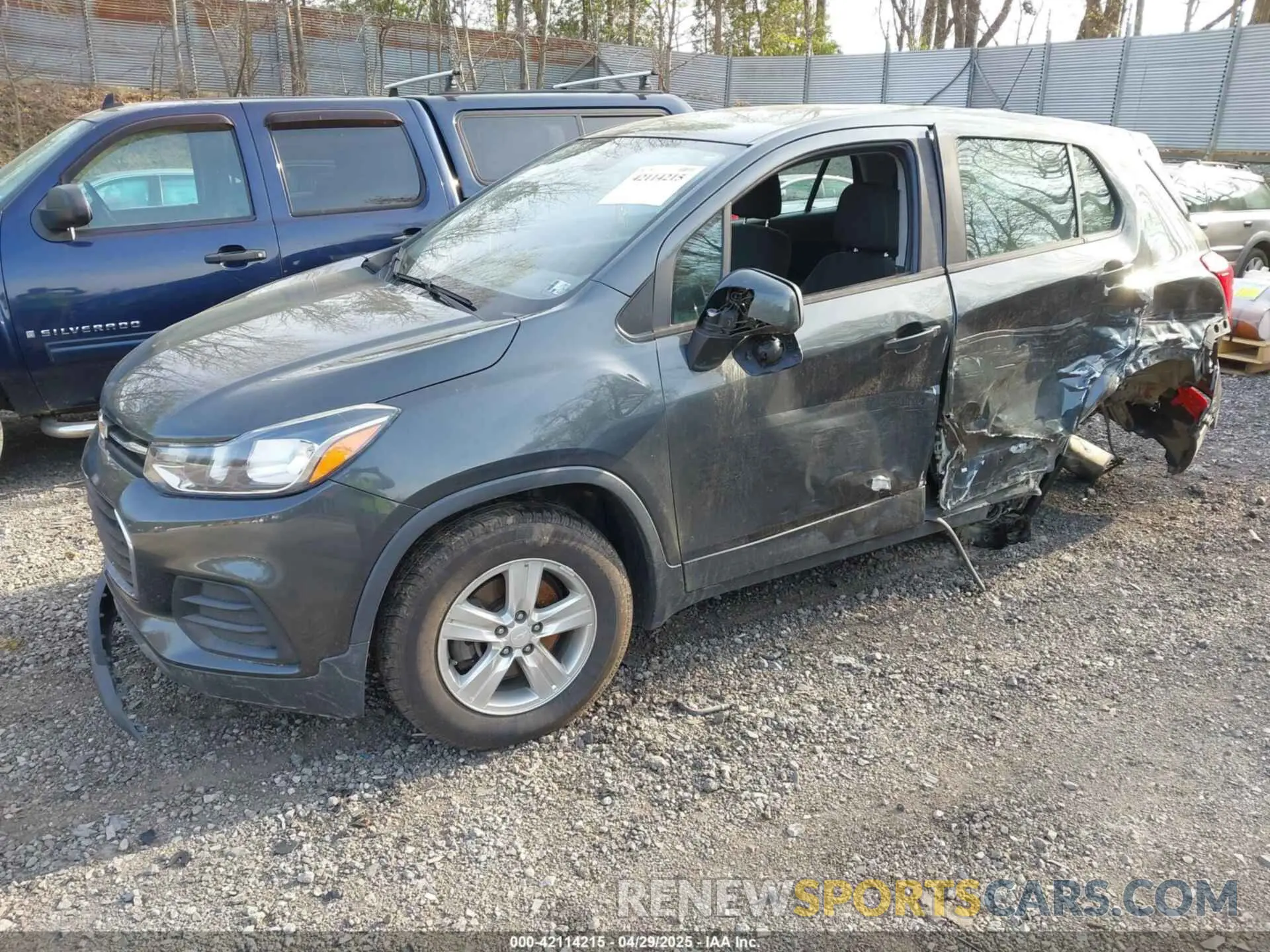 2 Photograph of a damaged car 3GNCJNSB2KL282967 CHEVROLET TRAX 2019