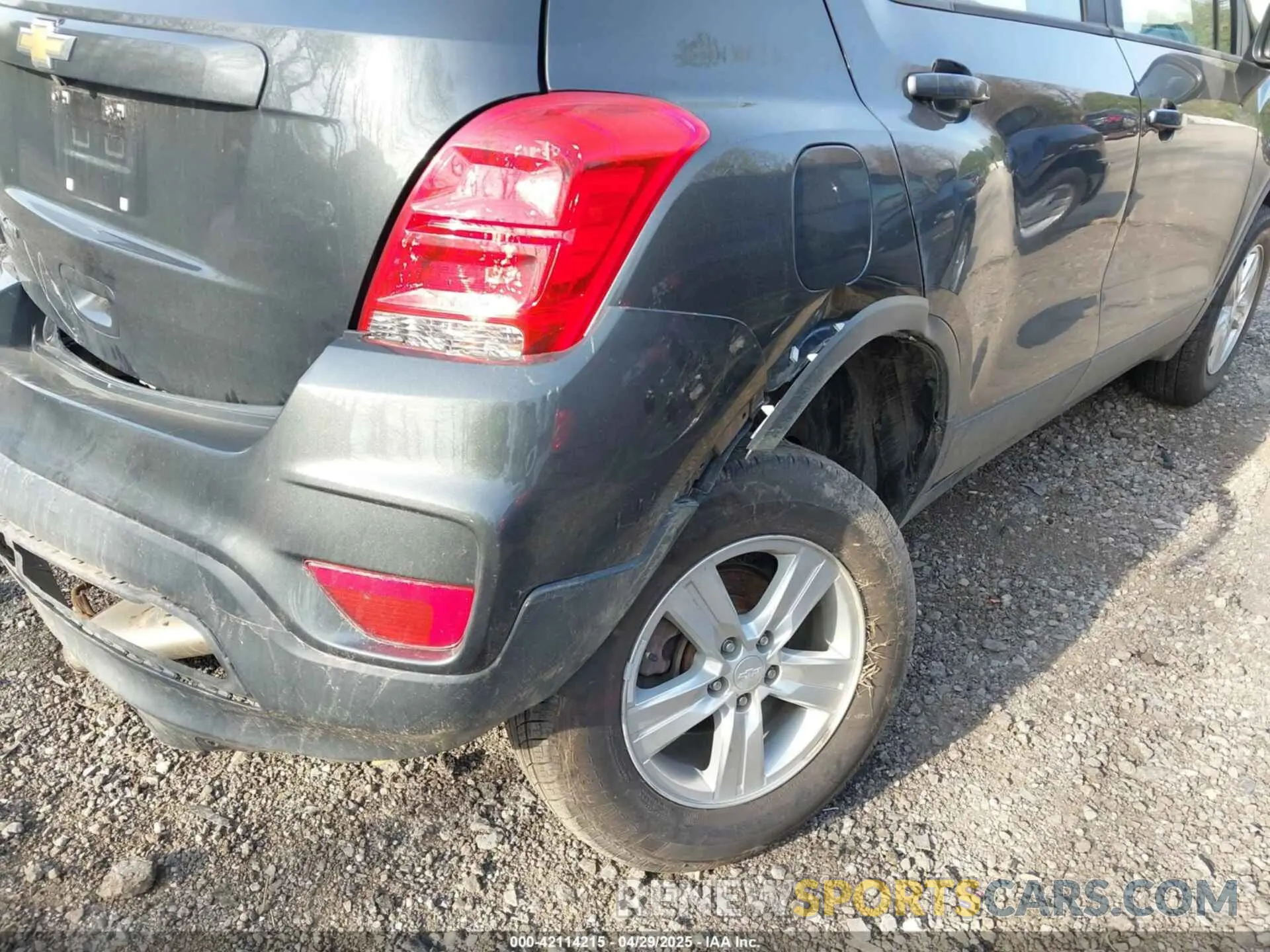 21 Photograph of a damaged car 3GNCJNSB2KL282967 CHEVROLET TRAX 2019