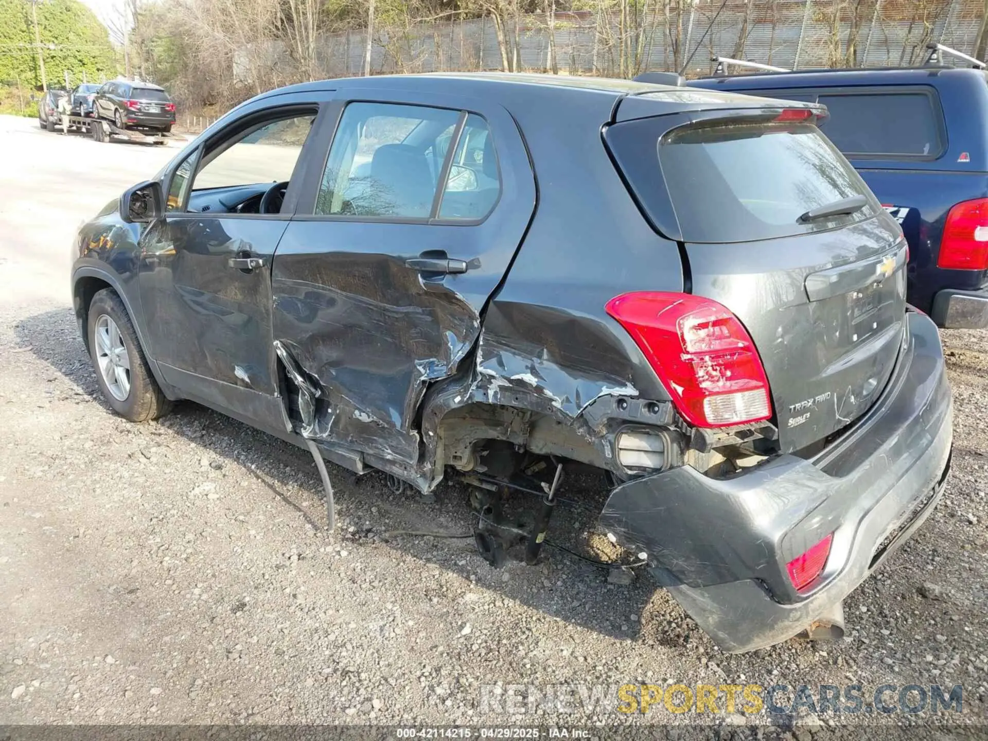 3 Photograph of a damaged car 3GNCJNSB2KL282967 CHEVROLET TRAX 2019