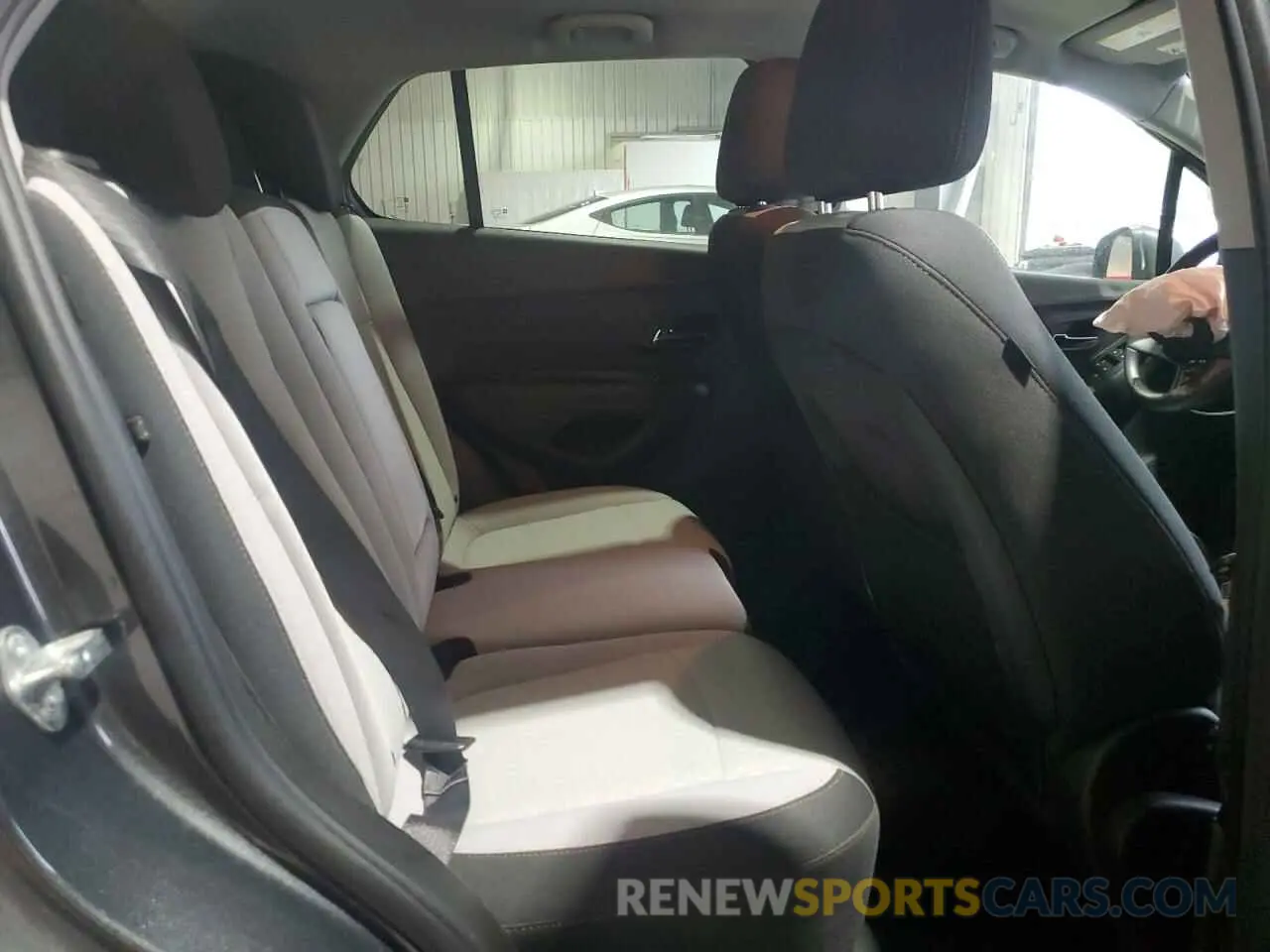 11 Photograph of a damaged car 3GNCJNSB2KL402153 CHEVROLET TRAX 2019