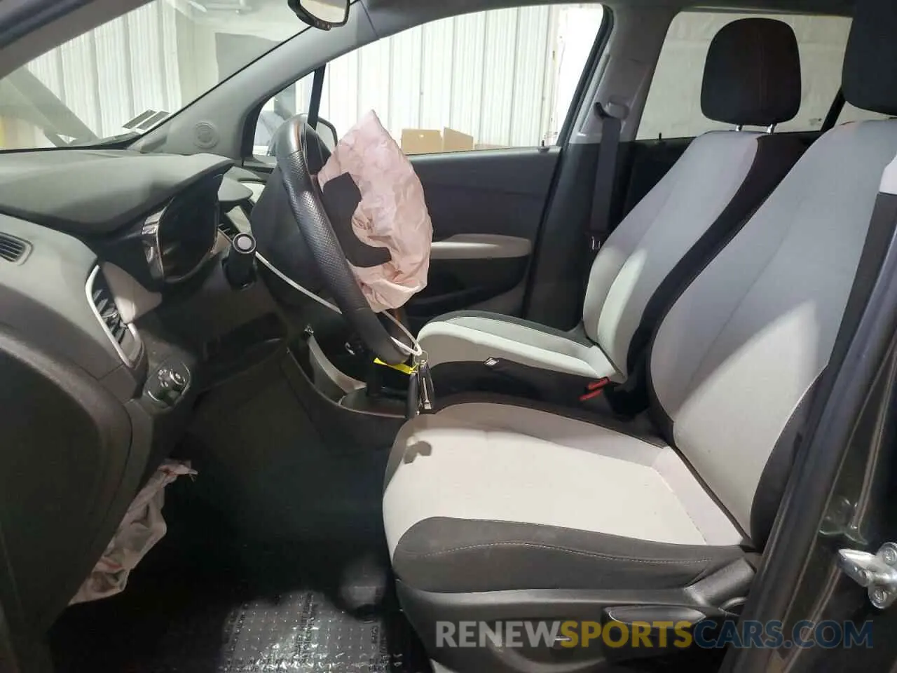 7 Photograph of a damaged car 3GNCJNSB2KL402153 CHEVROLET TRAX 2019