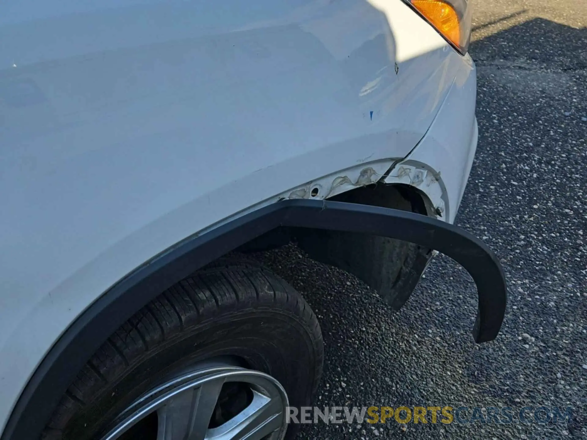 18 Photograph of a damaged car 3GNCJNSB3KL238752 CHEVROLET TRAX 2019