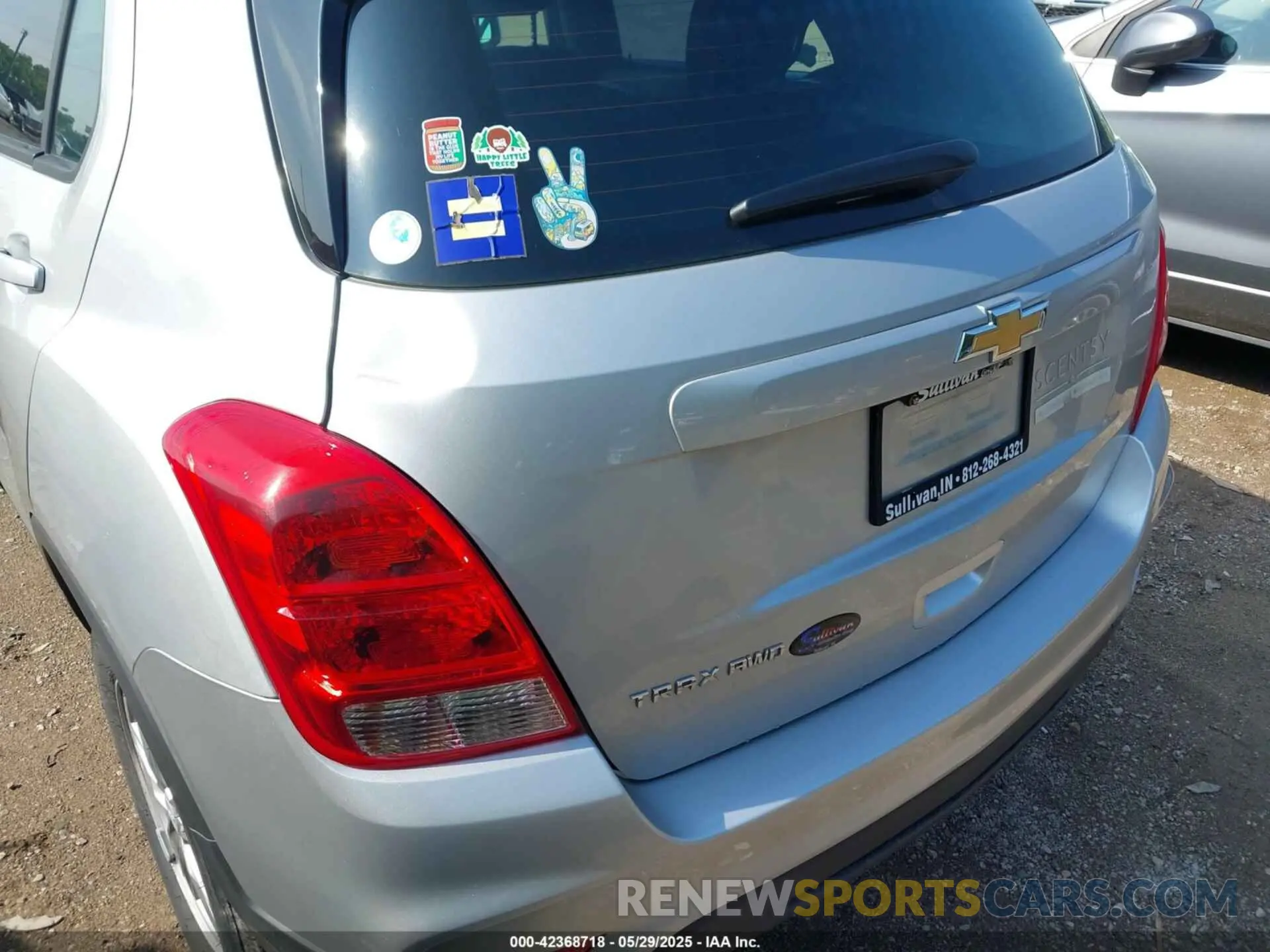17 Photograph of a damaged car 3GNCJNSB4KL173930 CHEVROLET TRAX 2019