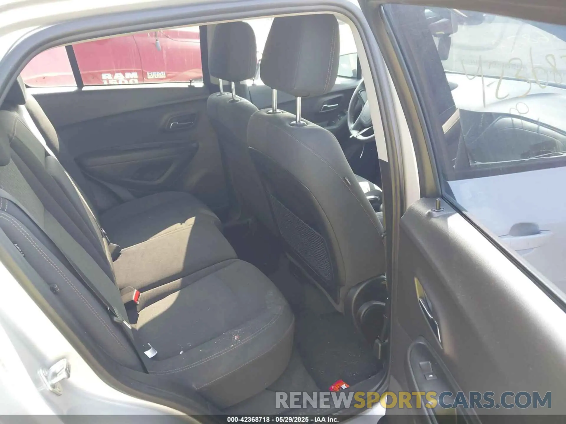 8 Photograph of a damaged car 3GNCJNSB4KL173930 CHEVROLET TRAX 2019