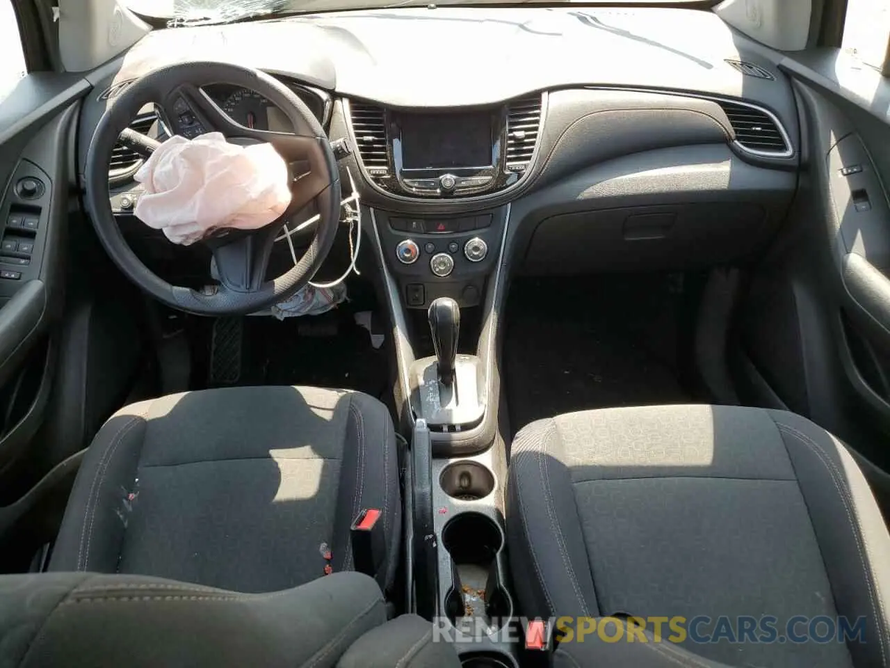 8 Photograph of a damaged car 3GNCJNSB4KL179470 CHEVROLET TRAX 2019